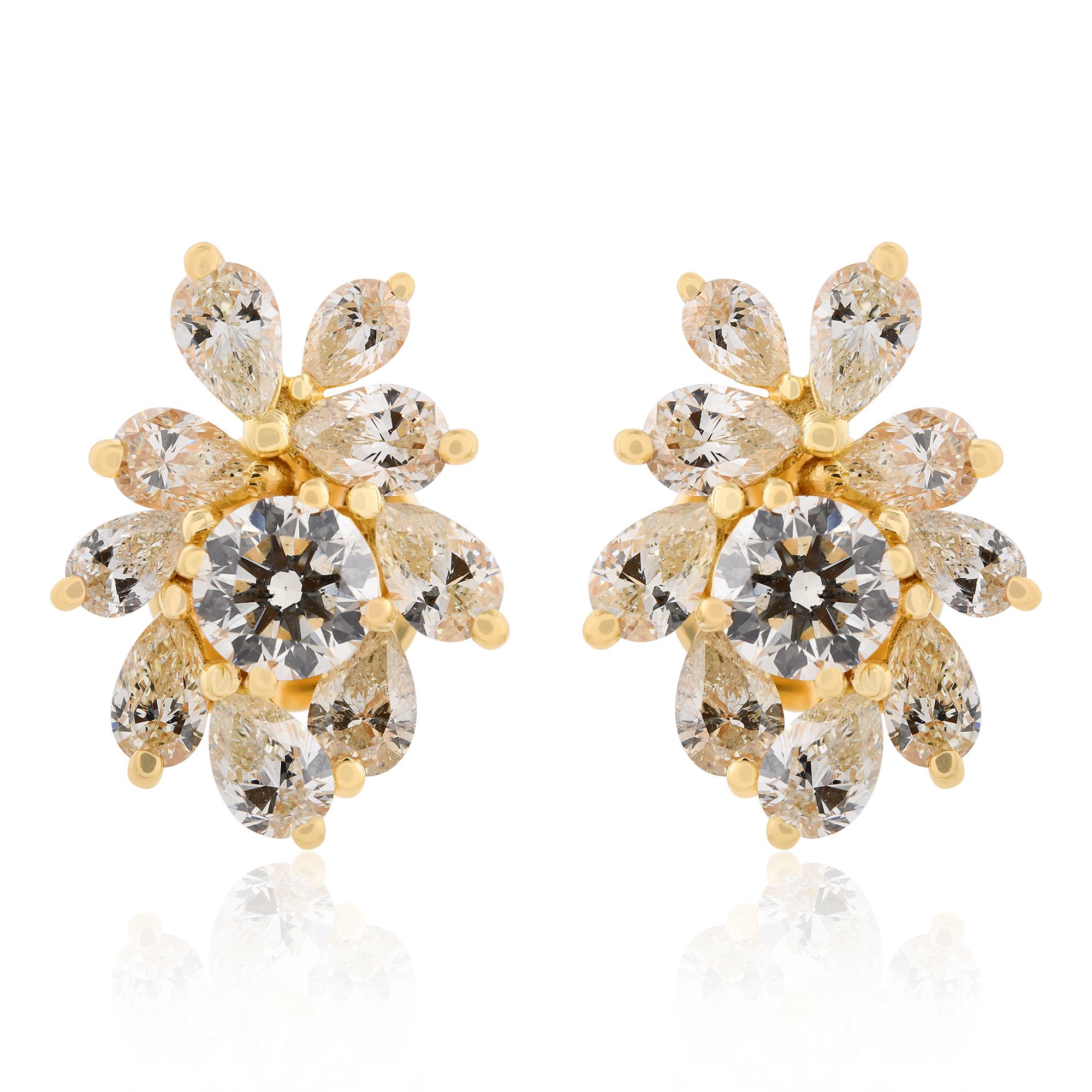 Codice articolo :- See-11624D
Peso lordo :- 4.62 gm
Oro giallo 18k Peso :- 4,18 gm
Peso del diamante naturale :- 2.20 carati. (DIAMANTE DI PUREZZA MEDIA SI1-SI2 E COLORE H-I)
Dimensioni degli orecchini :- 14 mm