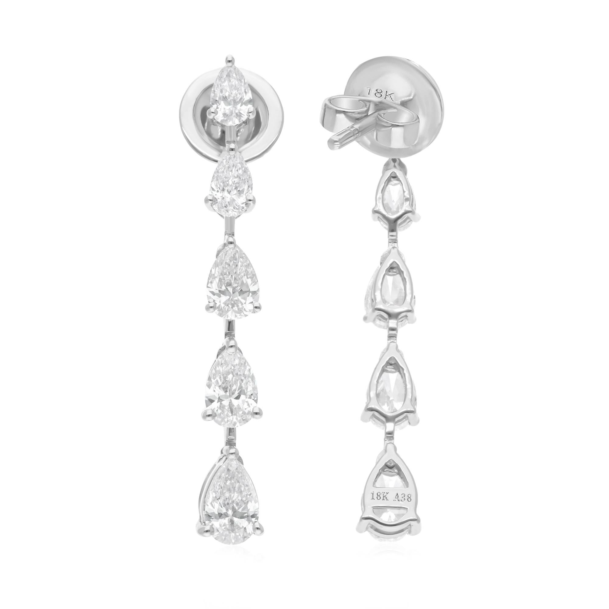Realizzati in oro a 18 carati, questi squisiti orecchini sono impreziositi da 2,23 carati di diamanti scintillanti.

Segui la vetrina di Spectrum Jewels per vedere le ultime collezioni e i pezzi esclusivi. Spectrum Jewels è orgoglioso di essere