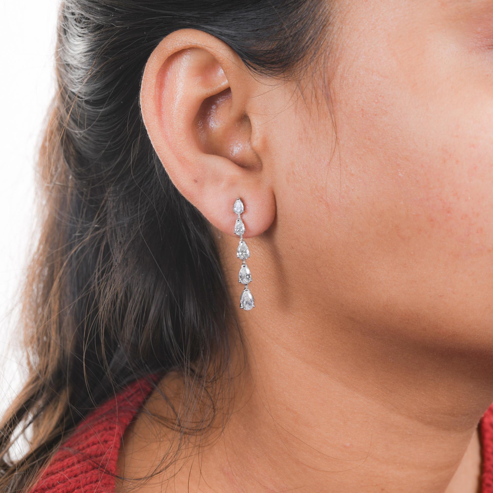 Moderno Orecchini pendenti con diamante naturale a pera da 2,23 carati in oro bianco 18 carati Gioielli di pregio in vendita
