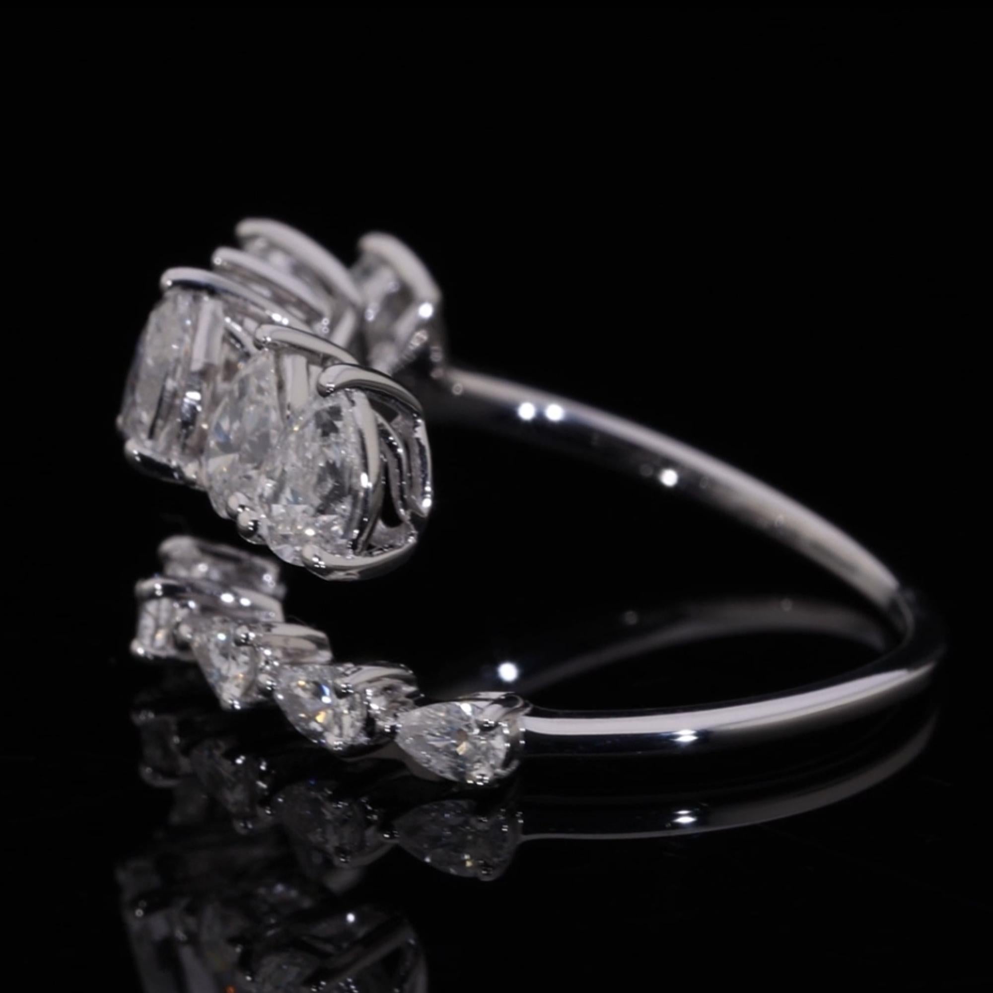 En vente :  Nature 2.24 Carat SI Clarity HI Color Pear Diamond Ring 18 Karat White Gold 3
