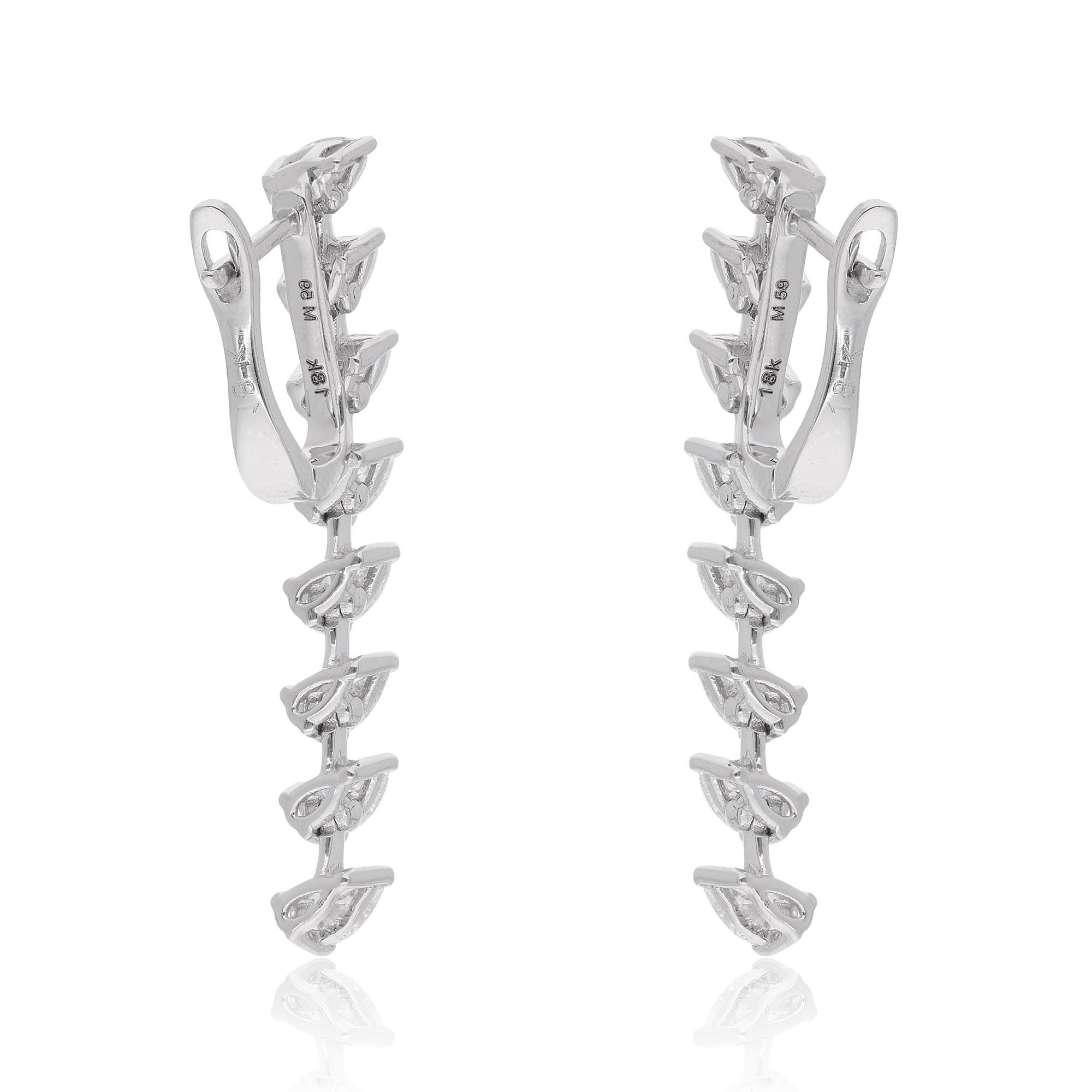 Pendientes de gota de diamante natural talla pera de 2,25 quilates y oro blanco de 18 quilates en Nuevo estado para la venta en Diera, Dubai