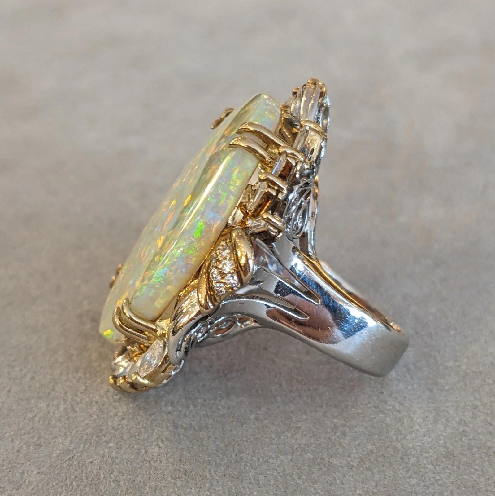 Bague en platine et or jaune 18k avec opale naturelle de 22,69 ct et diamant en vente 1