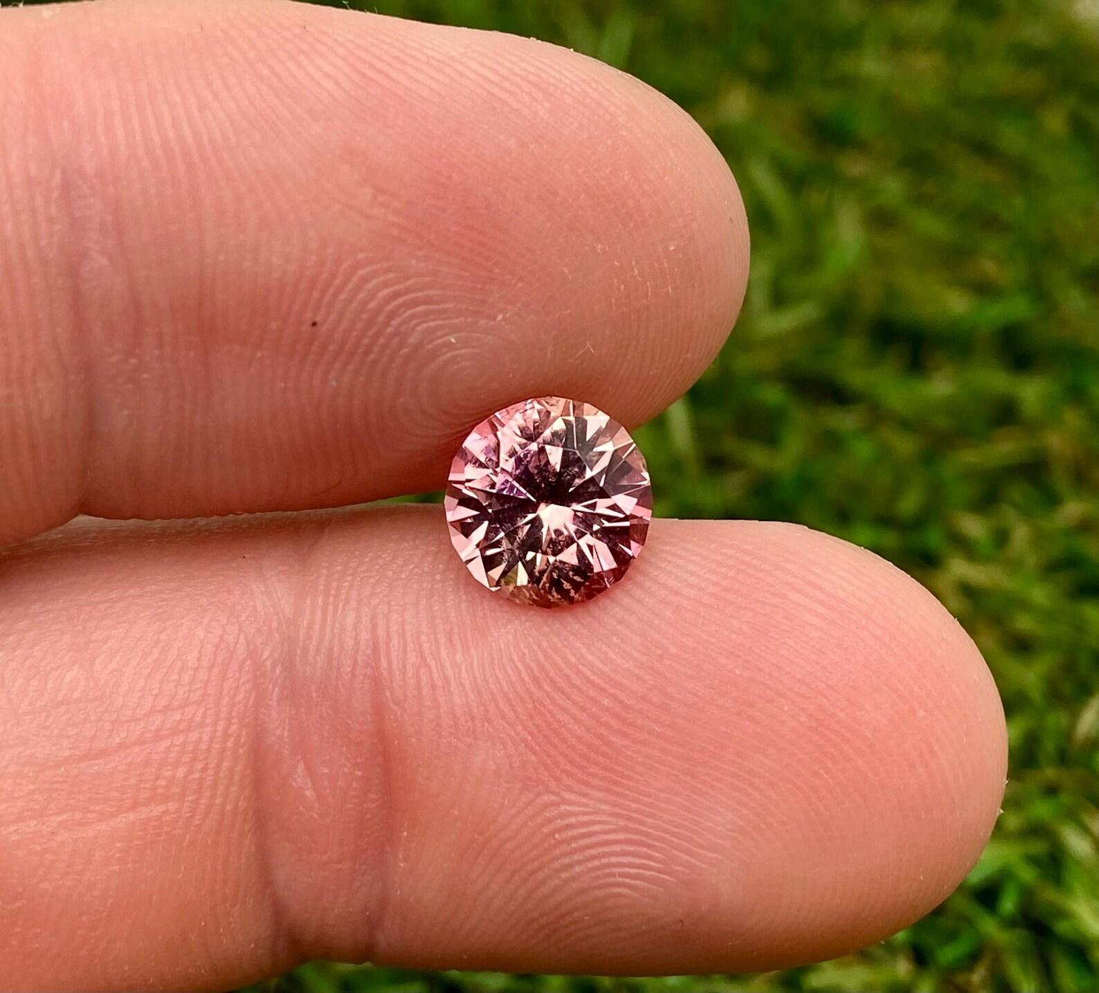 Taglio brillante Nature 2,27 Ct. Tormalina Gemma sfusa, Taglio Brilliante, Nigeria, Certificato in vendita