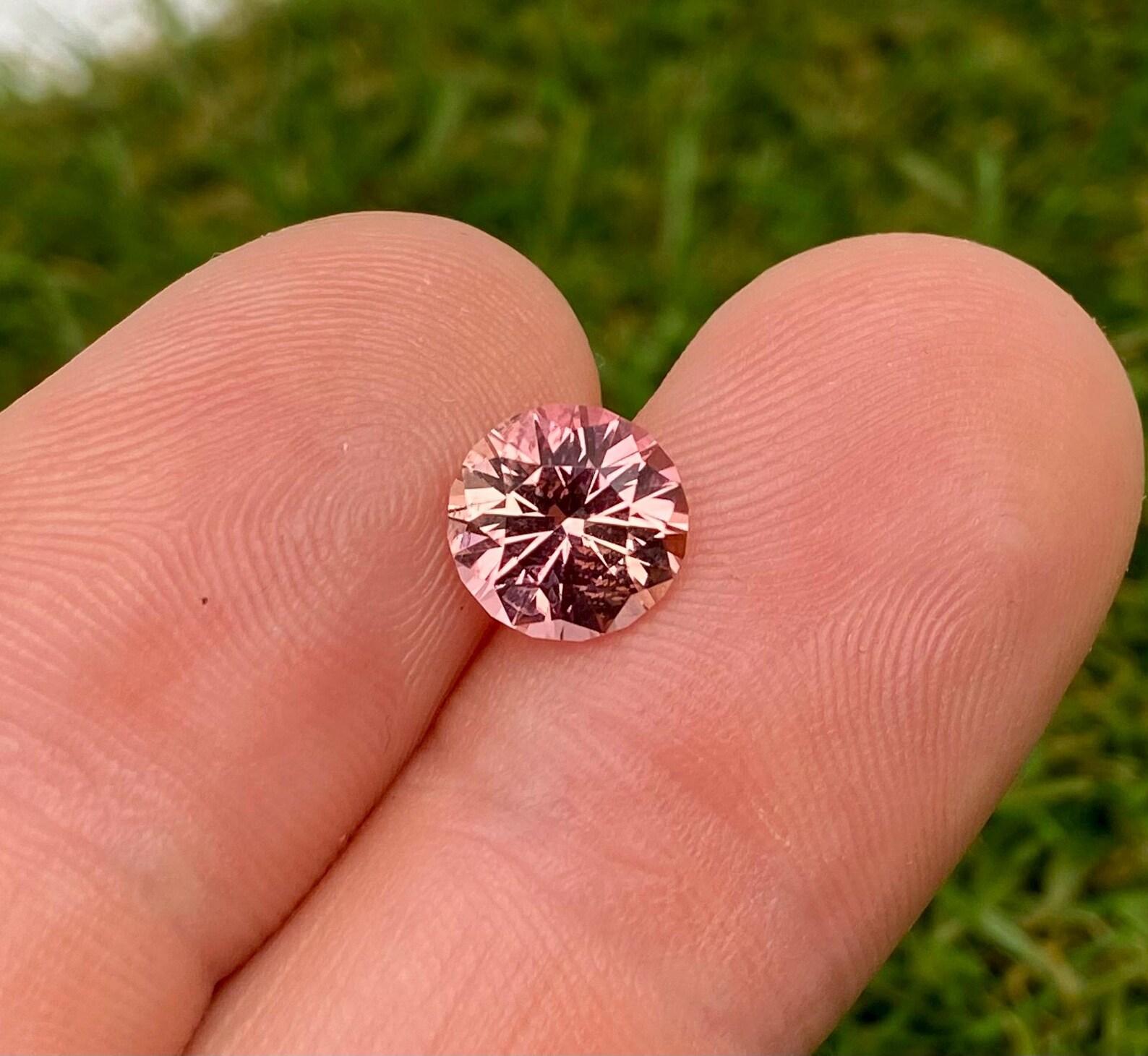 Nature 2,27 Ct. Tormalina Gemma sfusa, Taglio Brilliante, Nigeria, Certificato In condizioni Nuovo in vendita a Daugavpils, LV