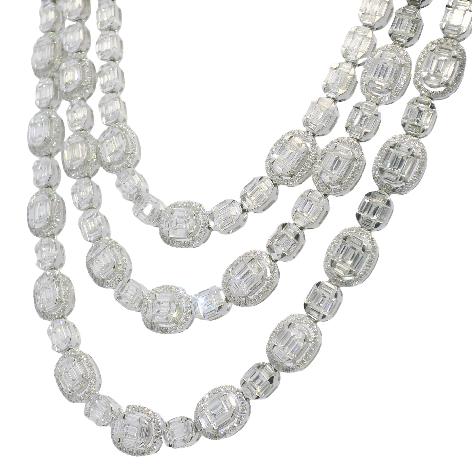 Natural 22.97 Carat Diamond Mosaic 3-Strand 18-Karat Necklace En Stock Moderno en venta
