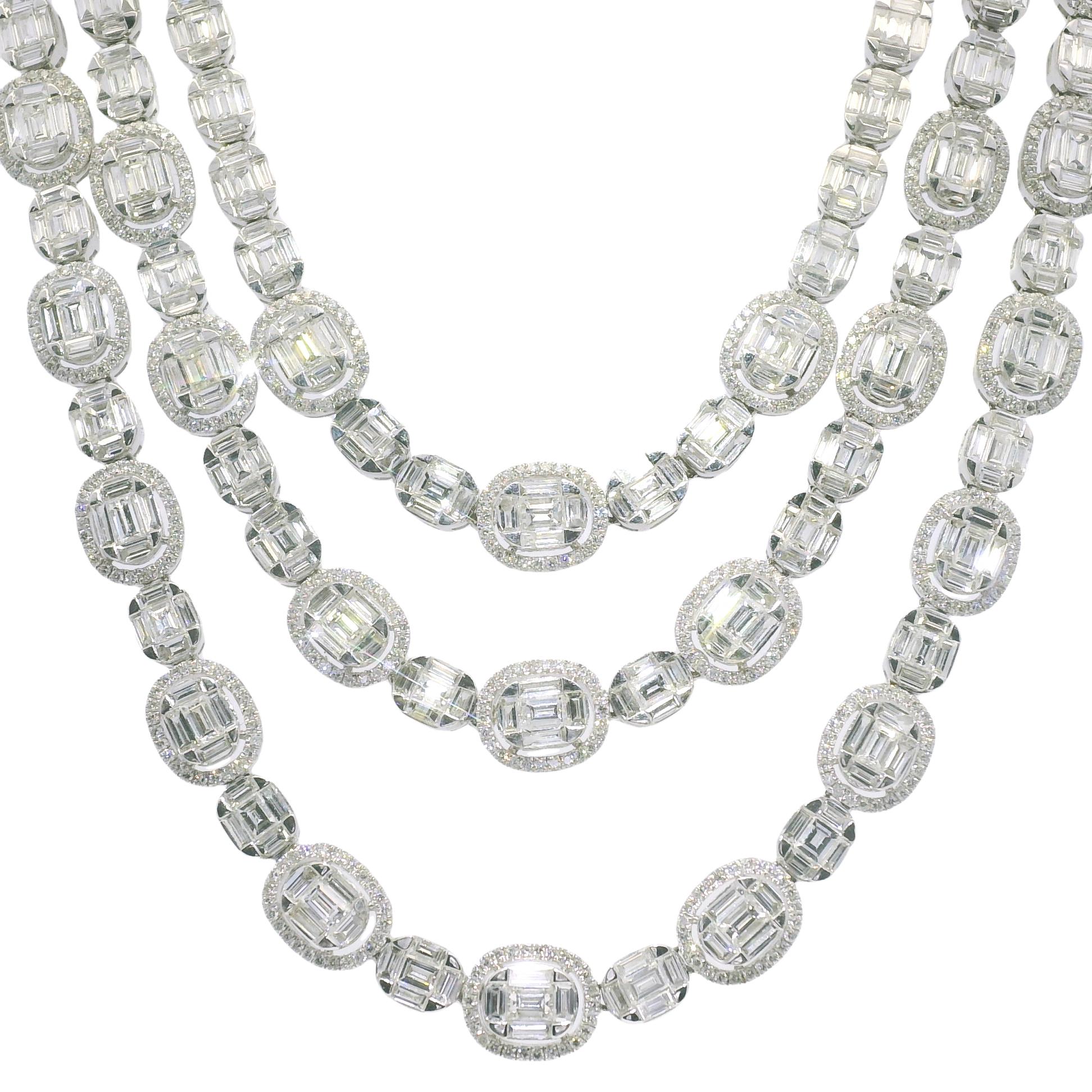 Natural 22.97 Carat Diamond Mosaic 3-Strand 18-Karat Necklace En Stock en Excelente estado para la venta en Boca Raton, FL