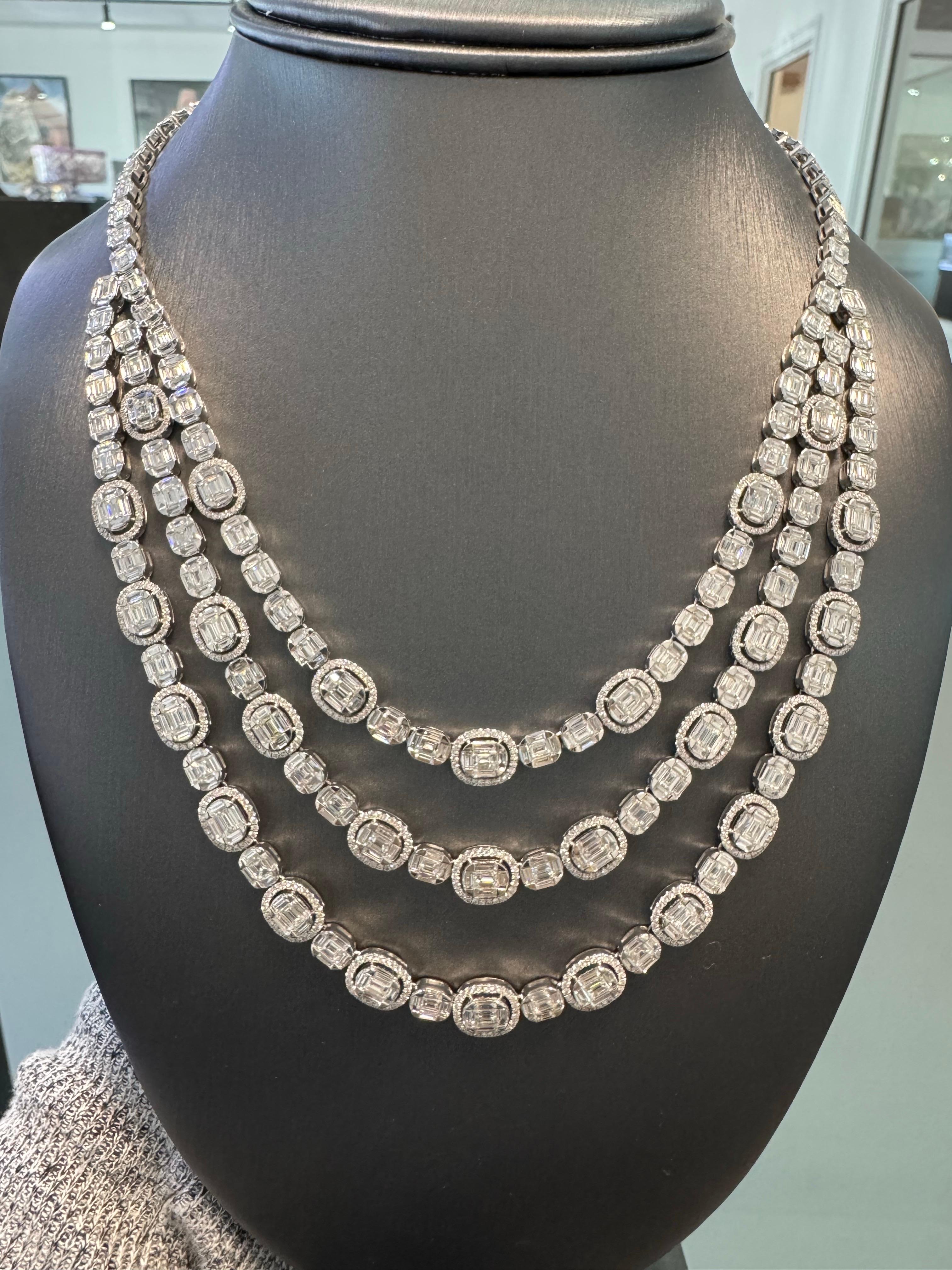 De las mujeres Natural 22.97 Carat Diamond Mosaic 3-Strand 18-Karat Necklace En Stock en venta