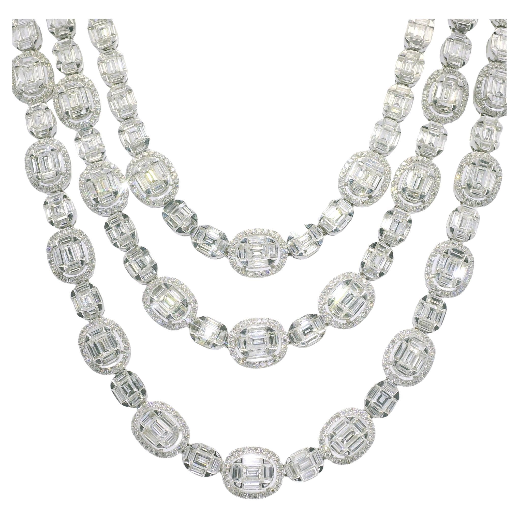 Natural 22.97 Carat Diamond Mosaic 3-Strand 18-Karat Necklace En Stock en venta