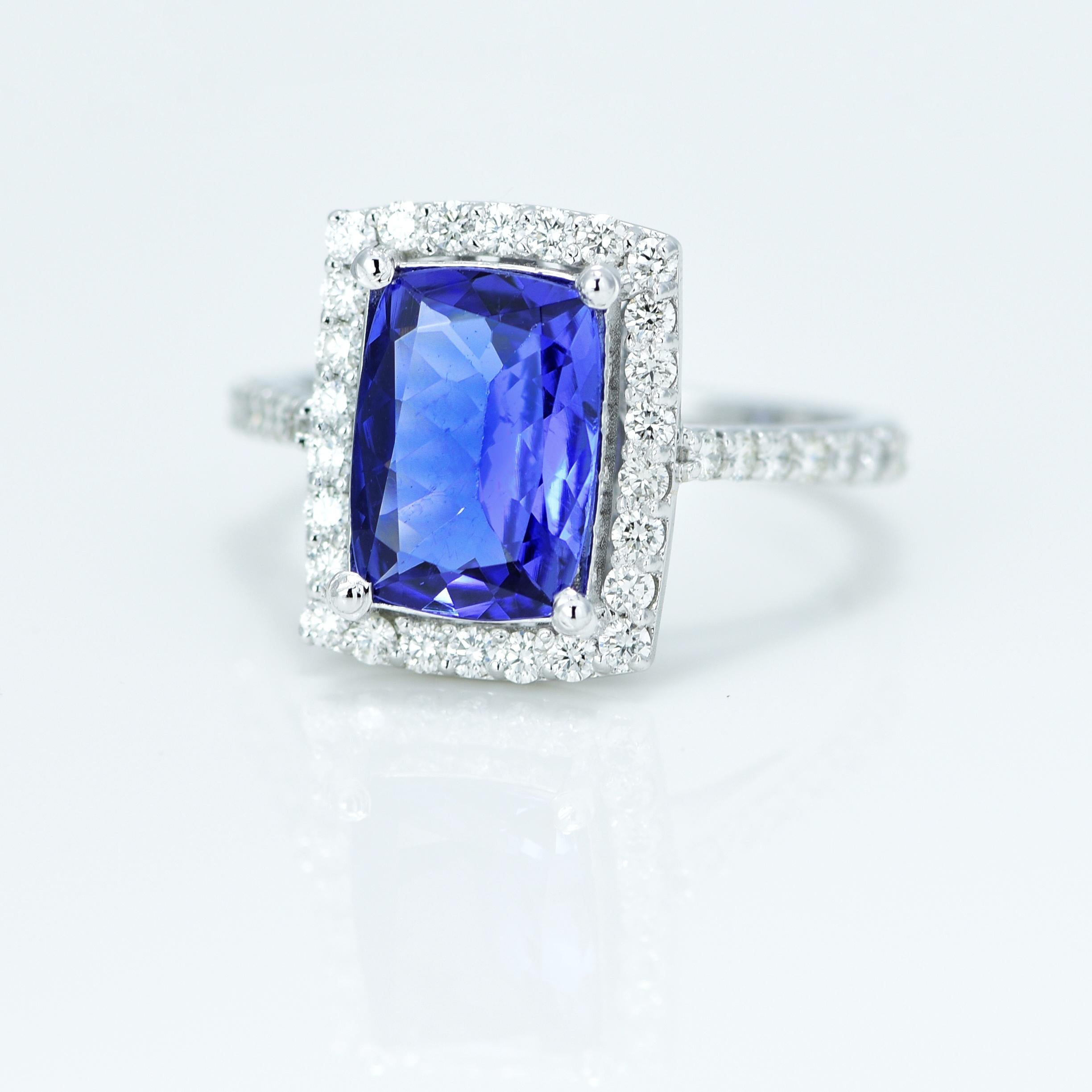 Modern Natural 2.32 Carat Tanzanite and Diamond Ring For Sale