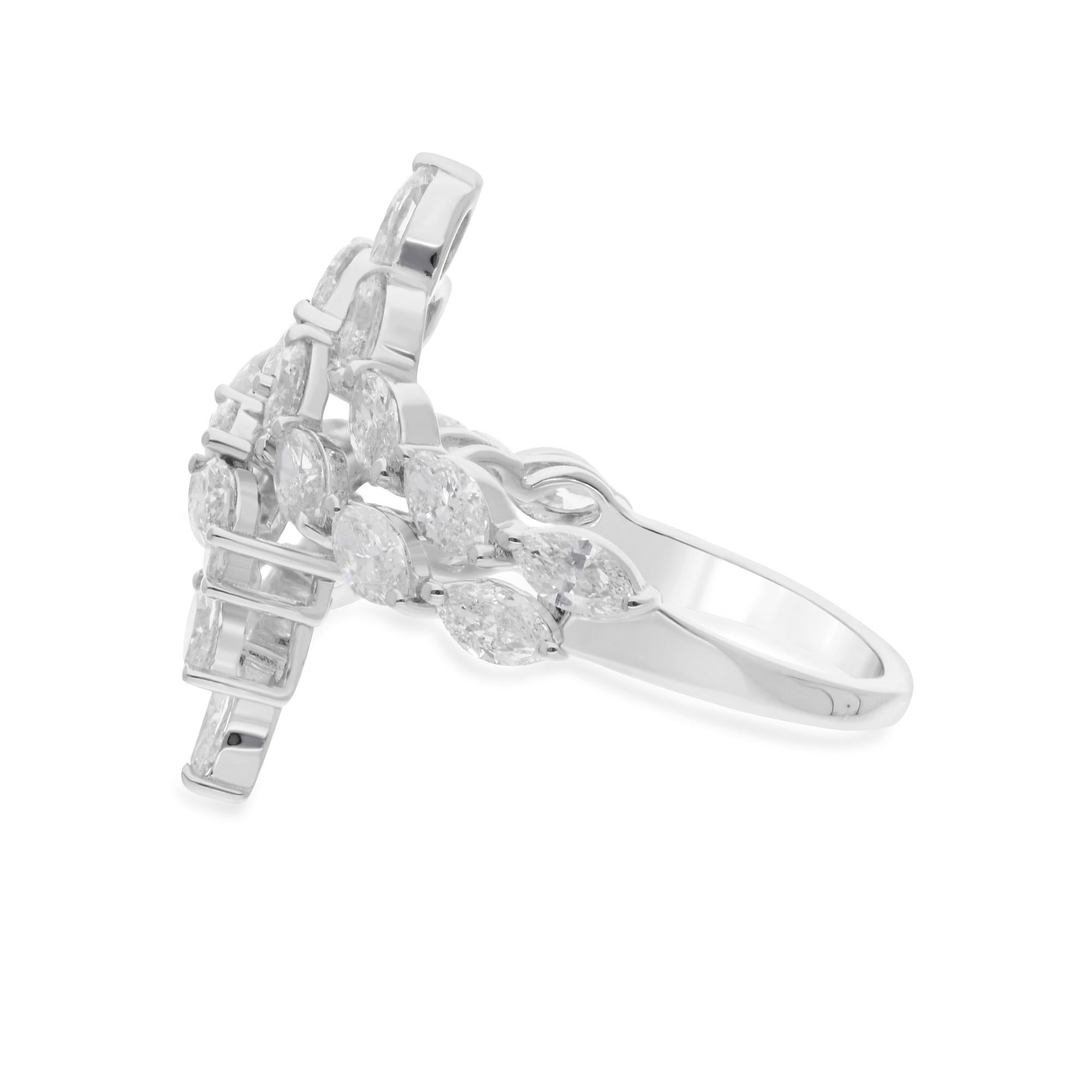 Der Marquise-Diamant ist in eine schimmernde Fassung aus 18 Karat Weißgold eingebettet, die fachmännisch gefertigt wurde, um seine natürliche Schönheit zu unterstreichen und eine lange Haltbarkeit zu gewährleisten. Das Wickeldesign des Rings