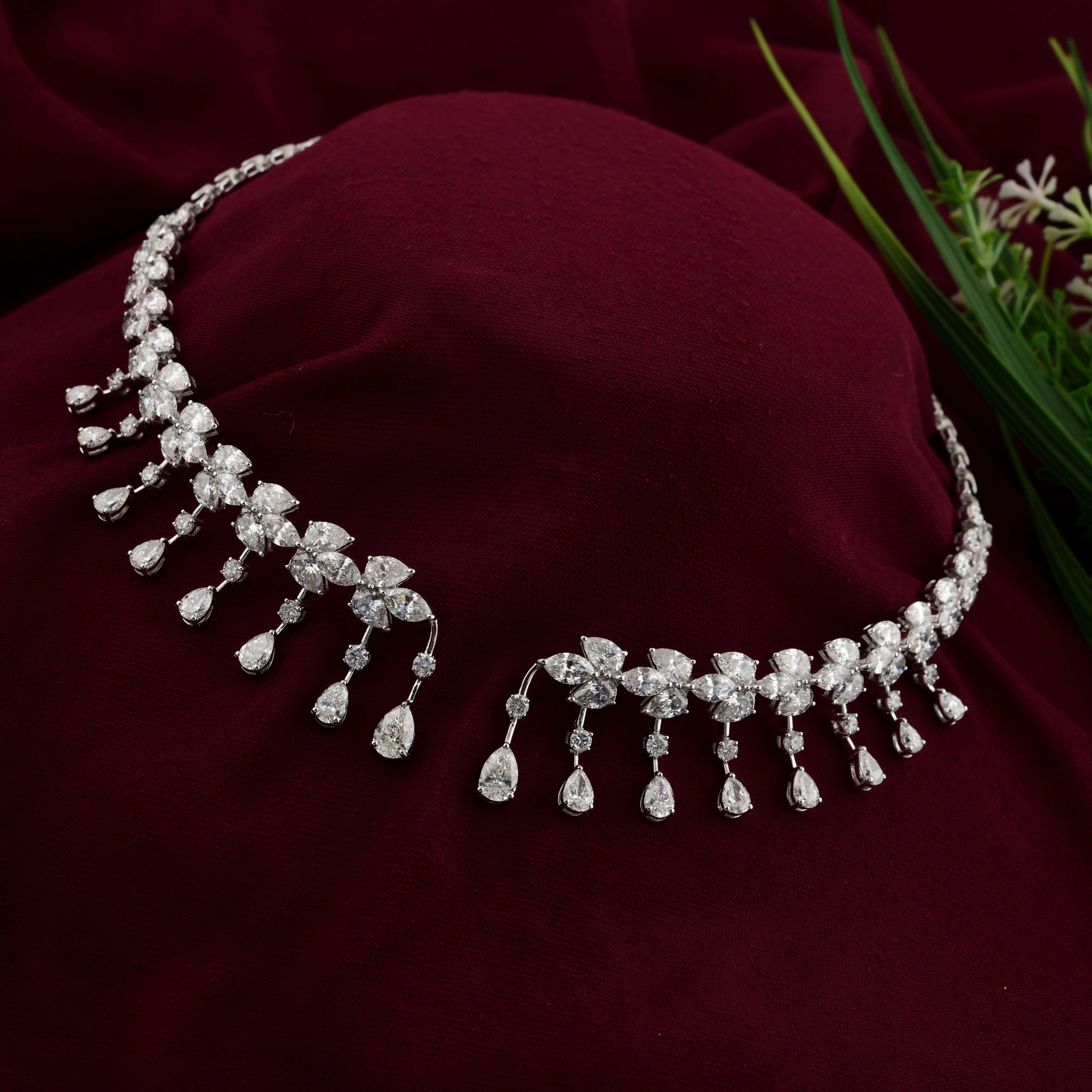 Collana girocollo con diamanti naturali a pera da 23,81 carati SI/H in oro bianco 18 carati In condizioni Nuovo in vendita a Diera, Dubai