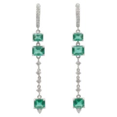 Ohrringe aus 14-karätigem Weißgold mit einem natürlichen Smaragd (2,41 Karat) und einem Diamanten (0,35 Karat)