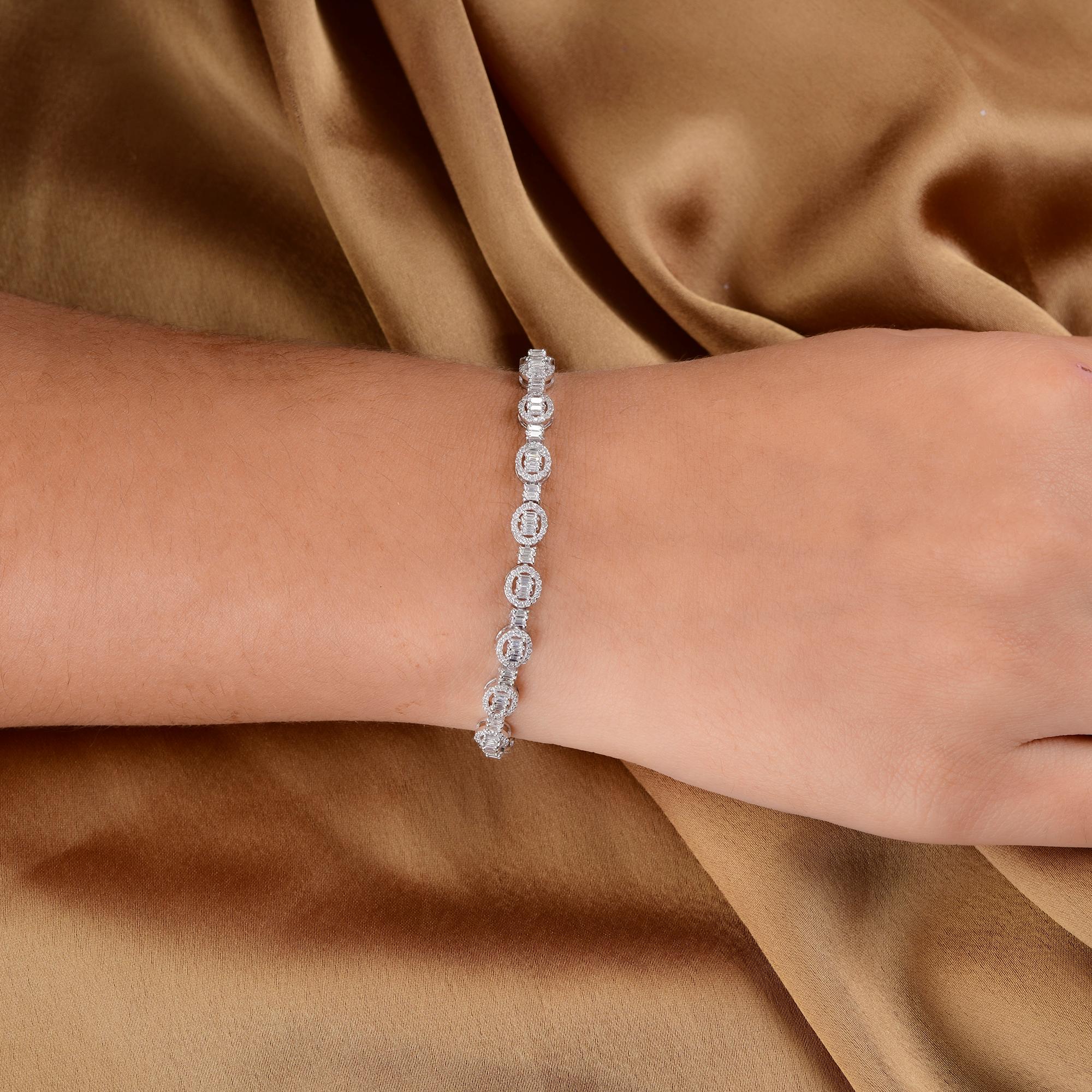 Moderne Bracelet en or blanc 10 carats avec diamants baguettes naturels de 2,42 carats SI/H en vente