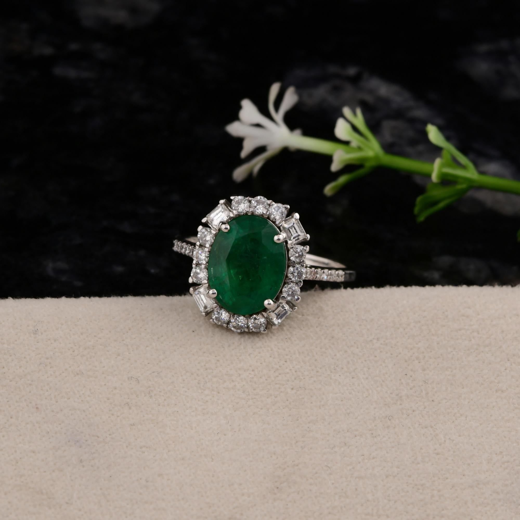 Esmeralda zambiana natural de 2,43 quilates Diamante de 0,6 quilates Oro blanco de 14 quilates Moderno en venta