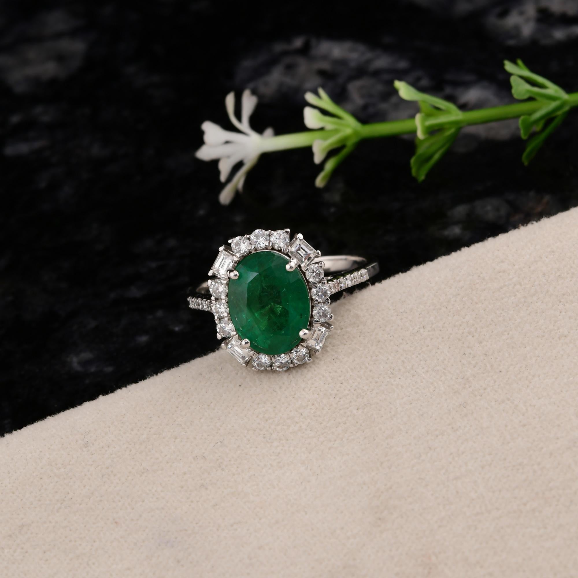 Esmeralda zambiana natural de 2,43 quilates Diamante de 0,6 quilates Oro blanco de 14 quilates Corte oval en venta