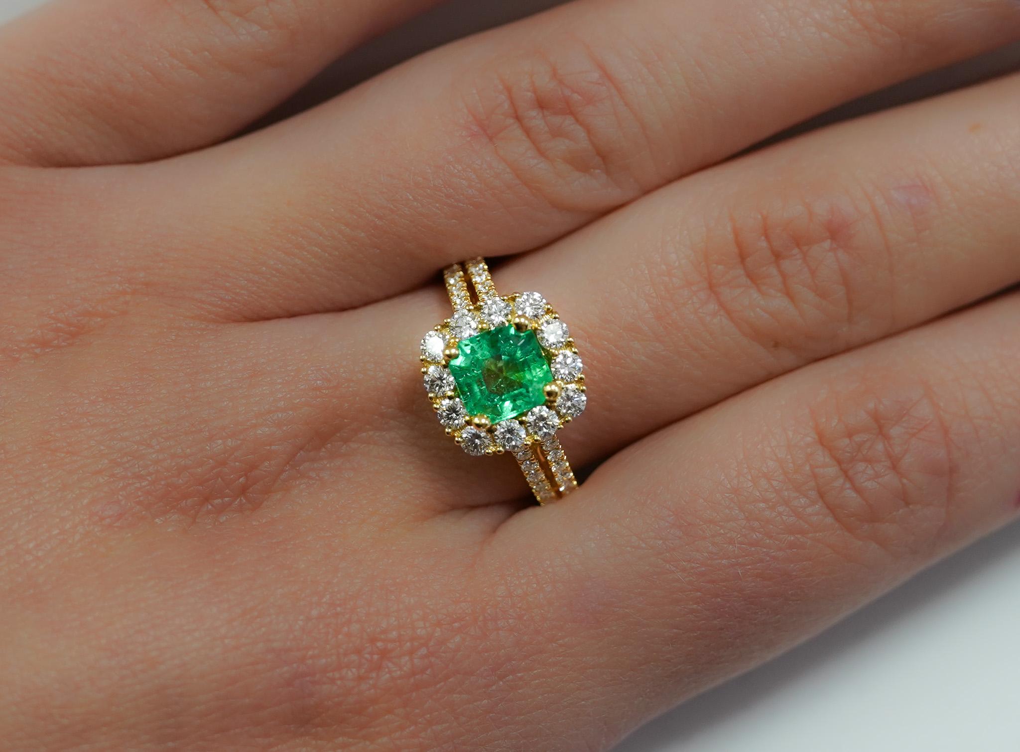 Natural 2.48 Carat TW Colombian Emerald & Diamond Halo 2-Row Ring in 18K Gold For Sale 1
