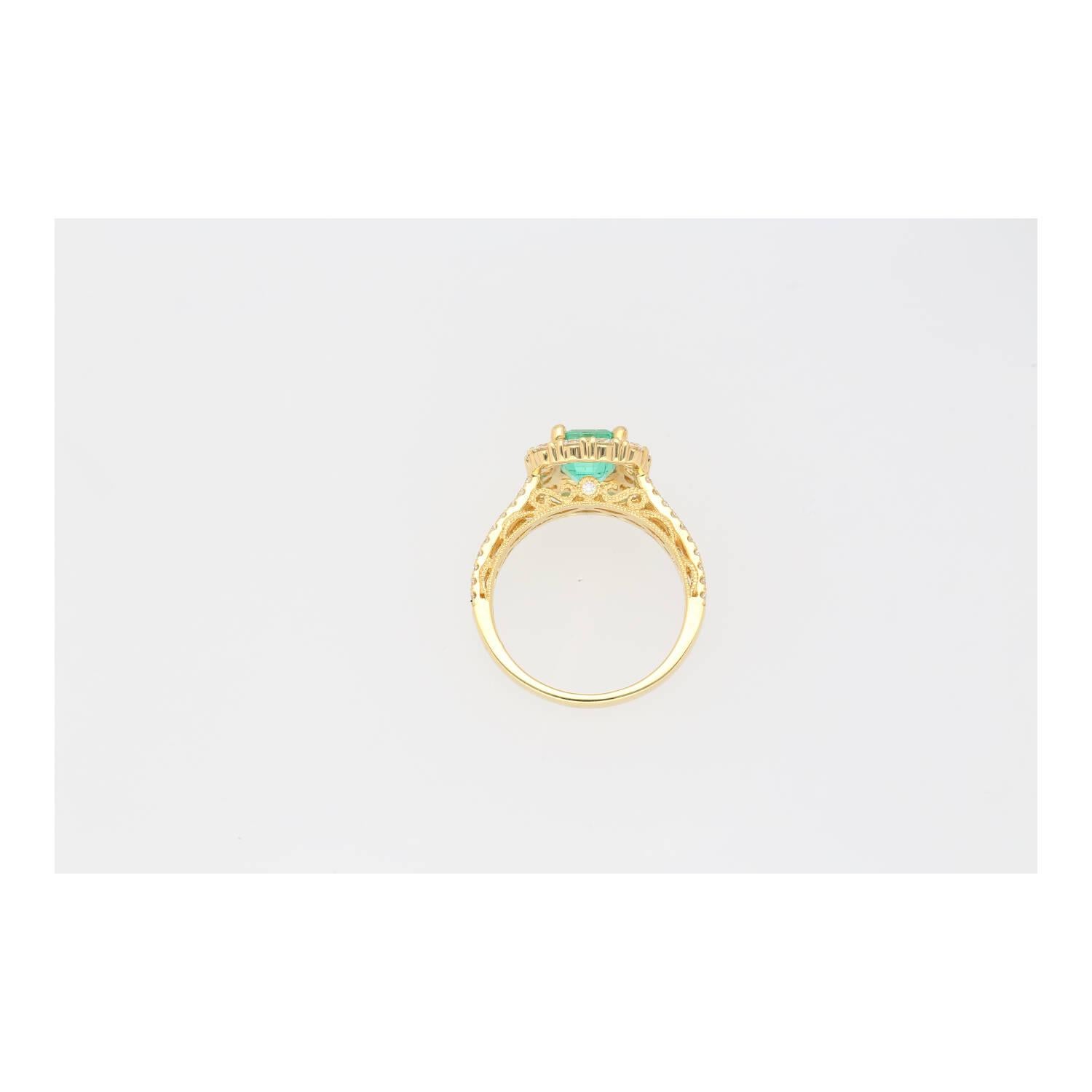 Nature 2.48 Carat TW Colombian Emerald & Diamond Halo 2-Row Ring in 18K Gold en vente 3