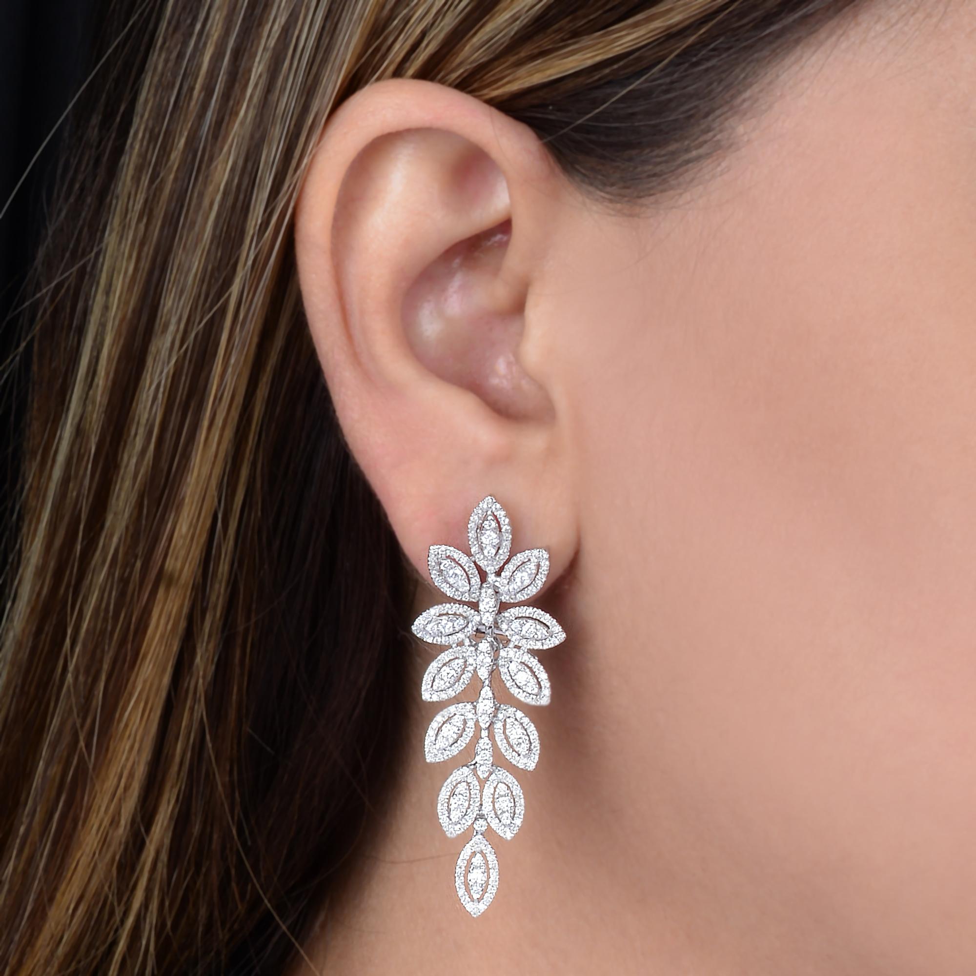 Taille ronde Boucles d'oreilles pendantes en diamant naturel 2,50 carats avec pavage en or blanc 18 carats - Bijoux de fabrication artisanale en vente