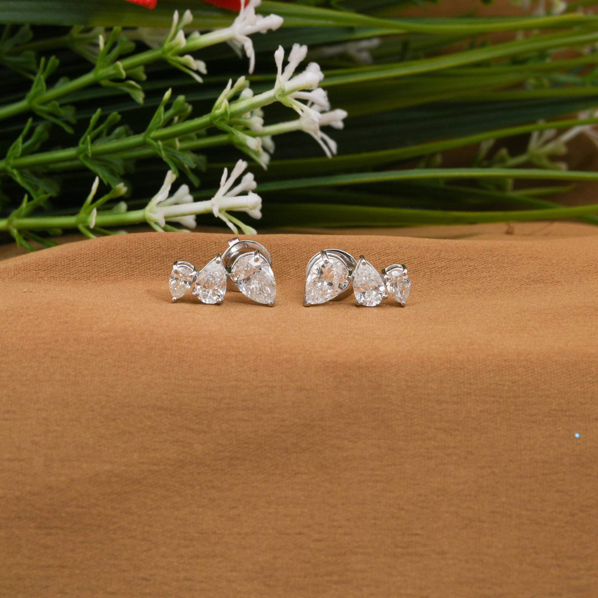 Diese exquisiten Ohrringe sind aus 14-karätigem Gold gegossen und mit funkelnden Diamanten von 2,53 Karat besetzt.

FOLLOW SPECTRUM JEWELS Storefront, um die neueste Collection'S und exklusive Stücke zu sehen. Spectrum Jewels ist stolz darauf, ein