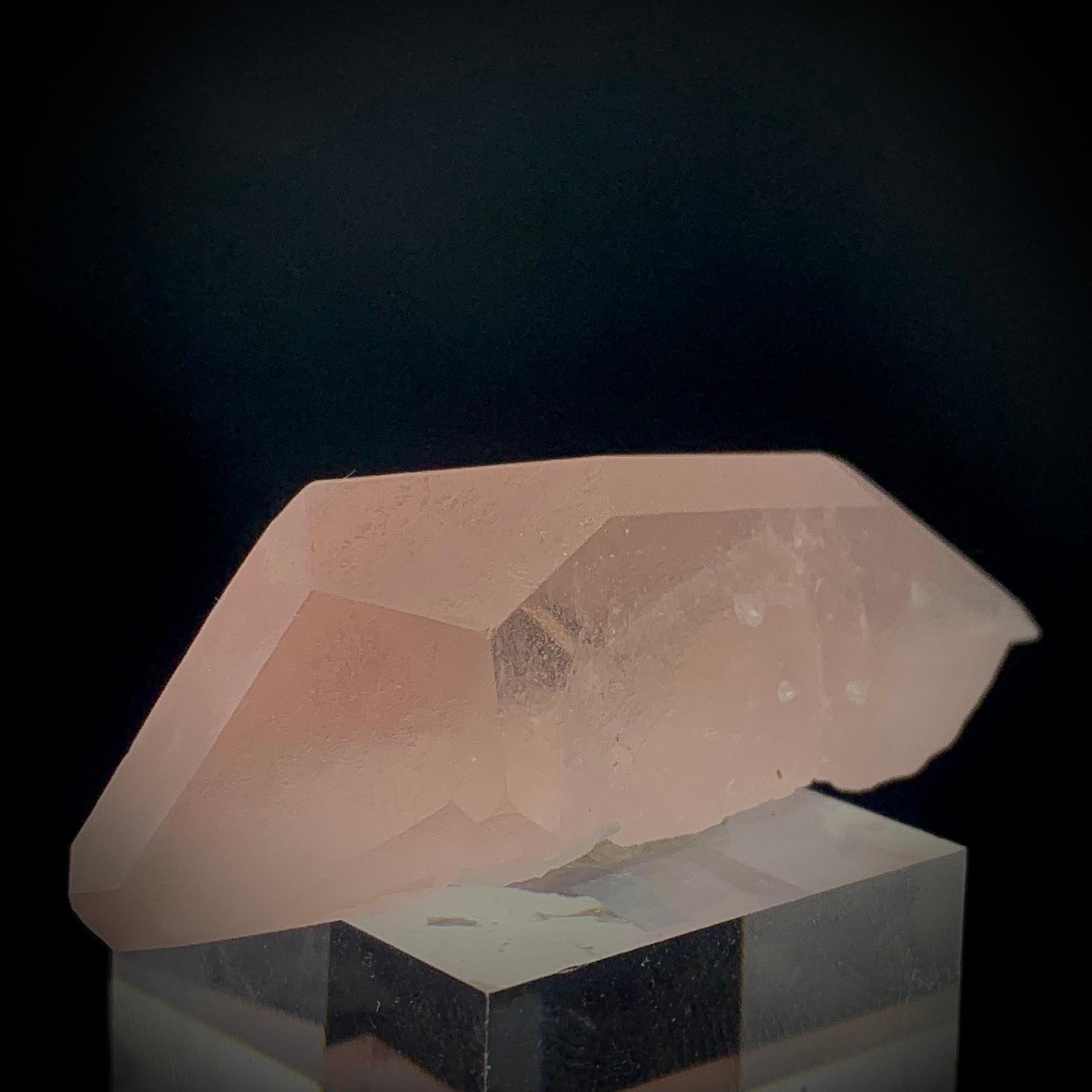 Natural 25.50 Gram Stunning Peach Pink Morganite Crystal from Afghanistan For Sale 2