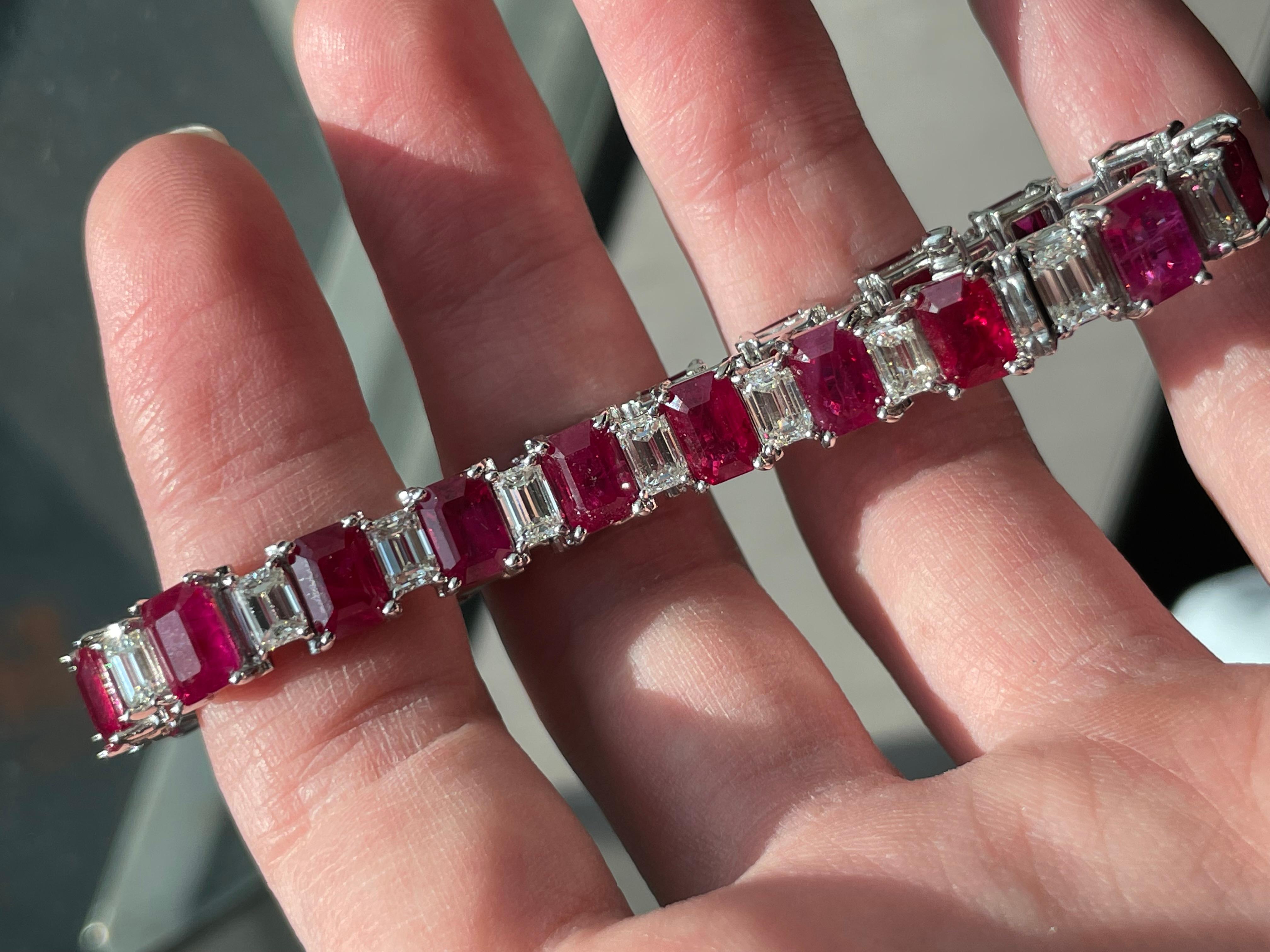Extraordinary Natural 25.56 Carat Ruby / 7.91 Carat Natural Diamond Emerald Cut Tennis Bracelet 

Setting:
Platinum

Natural Rubies
Type: Natural
Carat Total Weight: 25.26

Natural Emerald Cut Diamonds
Color: F-G
Clarity: VS
Total Weight: 7.91