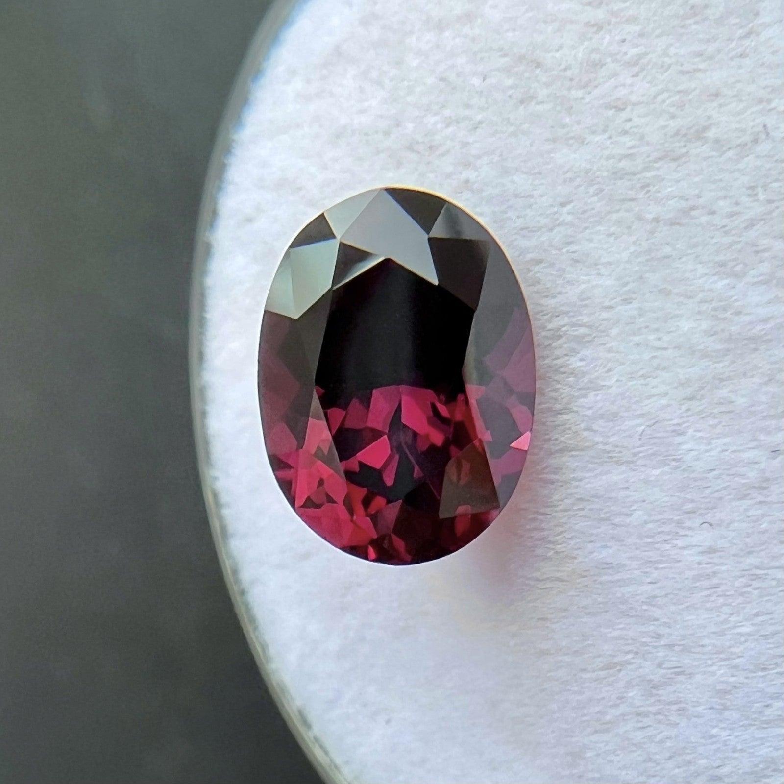 Espinela roja púrpura viva natural de 2,56ct Gema rara de talla oval 9,6x7,1mm VVS en Nuevo estado para la venta en Birmingham, GB