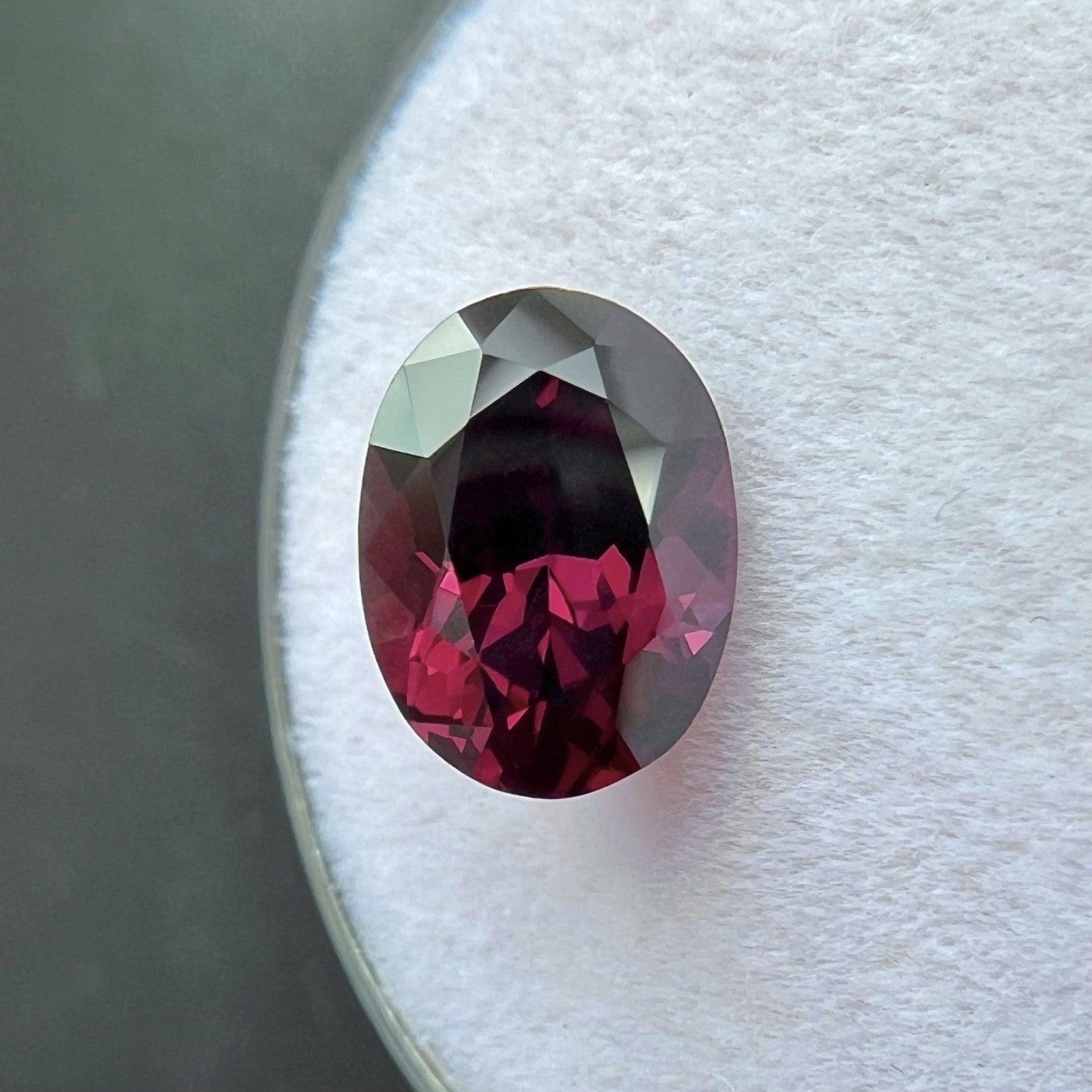 Espinela roja púrpura viva natural de 2,56ct Gema rara de talla oval 9,6x7,1mm VVS en venta 1