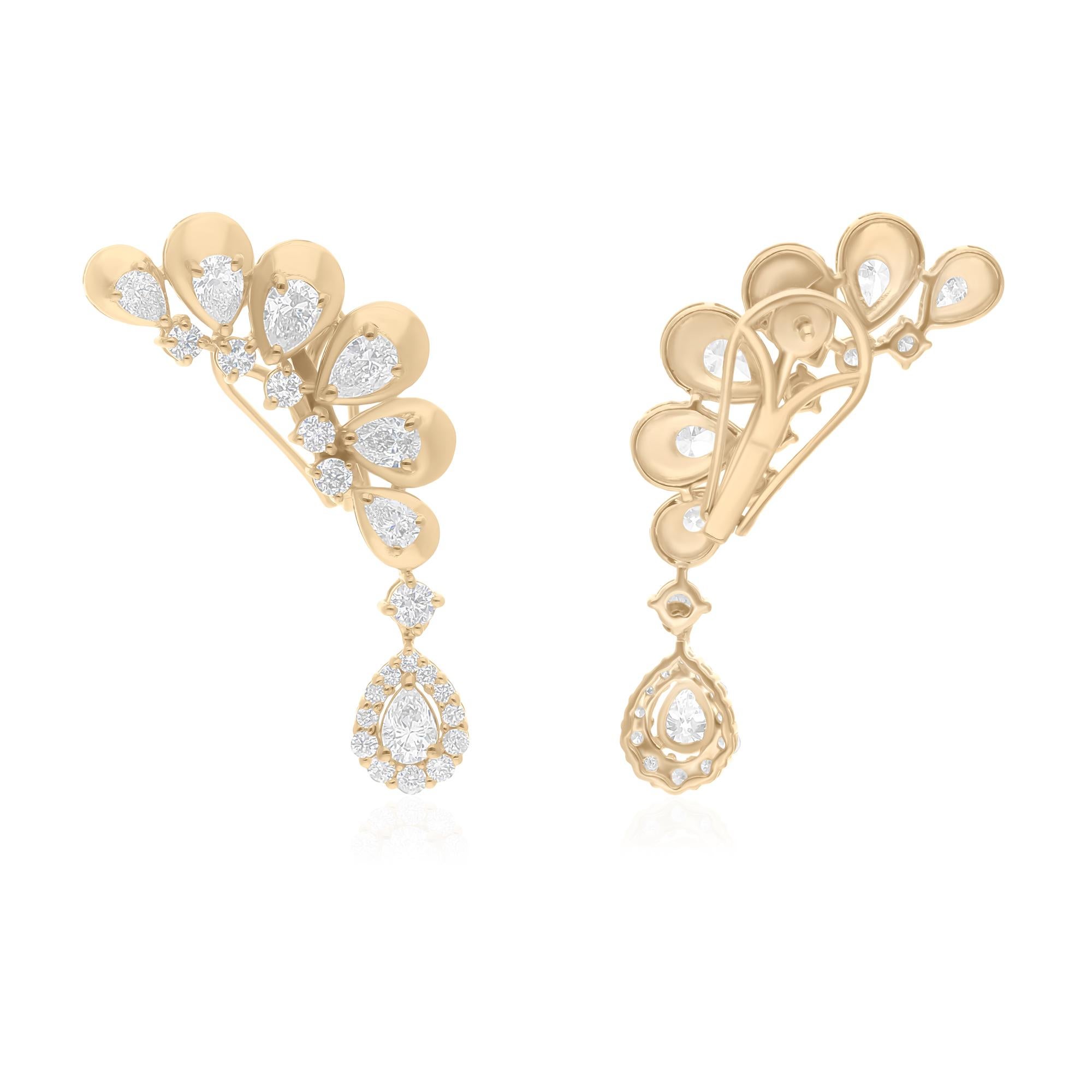 Fundidos en oro de 14 quilates, estos exquisitos pendientes están engastados con 2,65 quilates de brillantes diamantes.

SIGUE LA TIENDA DE SPECTRUM JEWELS para ver la última colección y piezas exclusivas. Spectrum Jewels se enorgullece de ser uno