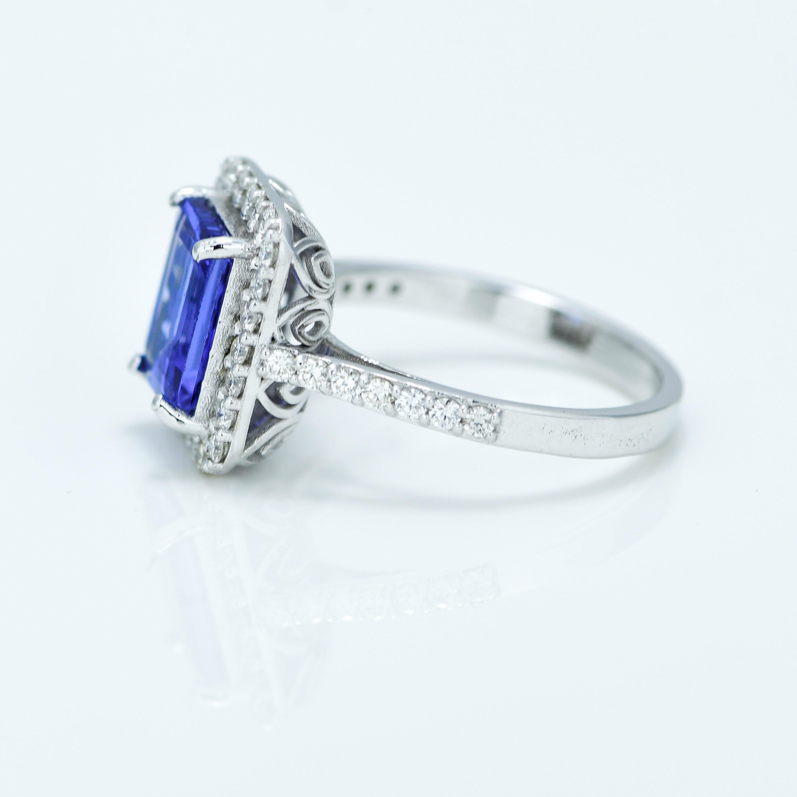 Modern Natural 2.60 Carat Tanzanite and Diamond Ring For Sale