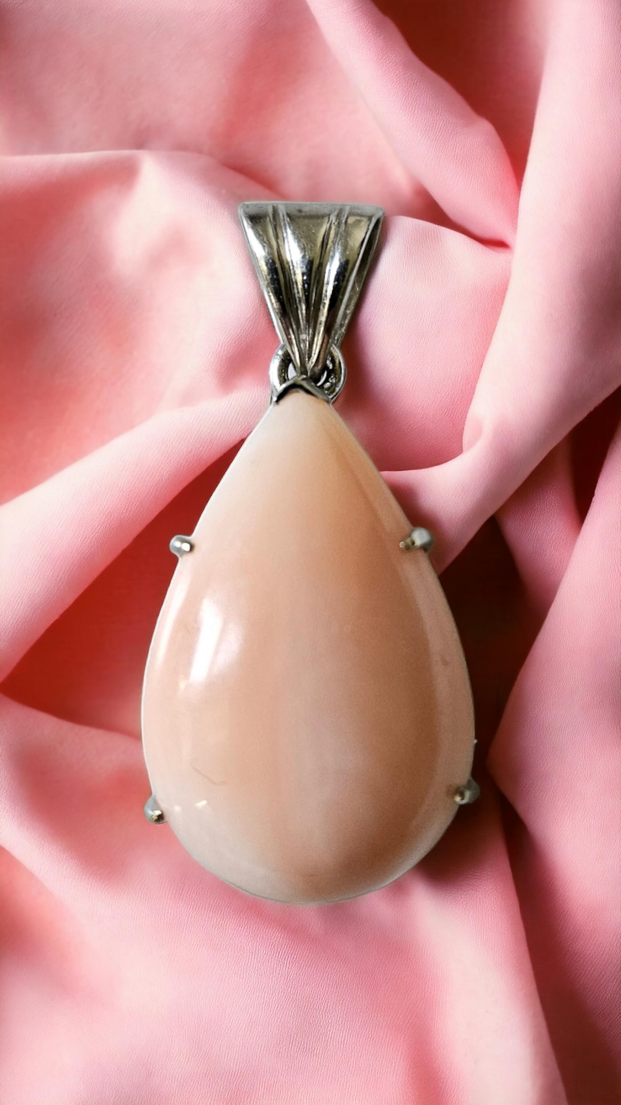 Natural 26.15 CT Orange Pink Coral Pendant in 18k Gold Certified For Sale 5