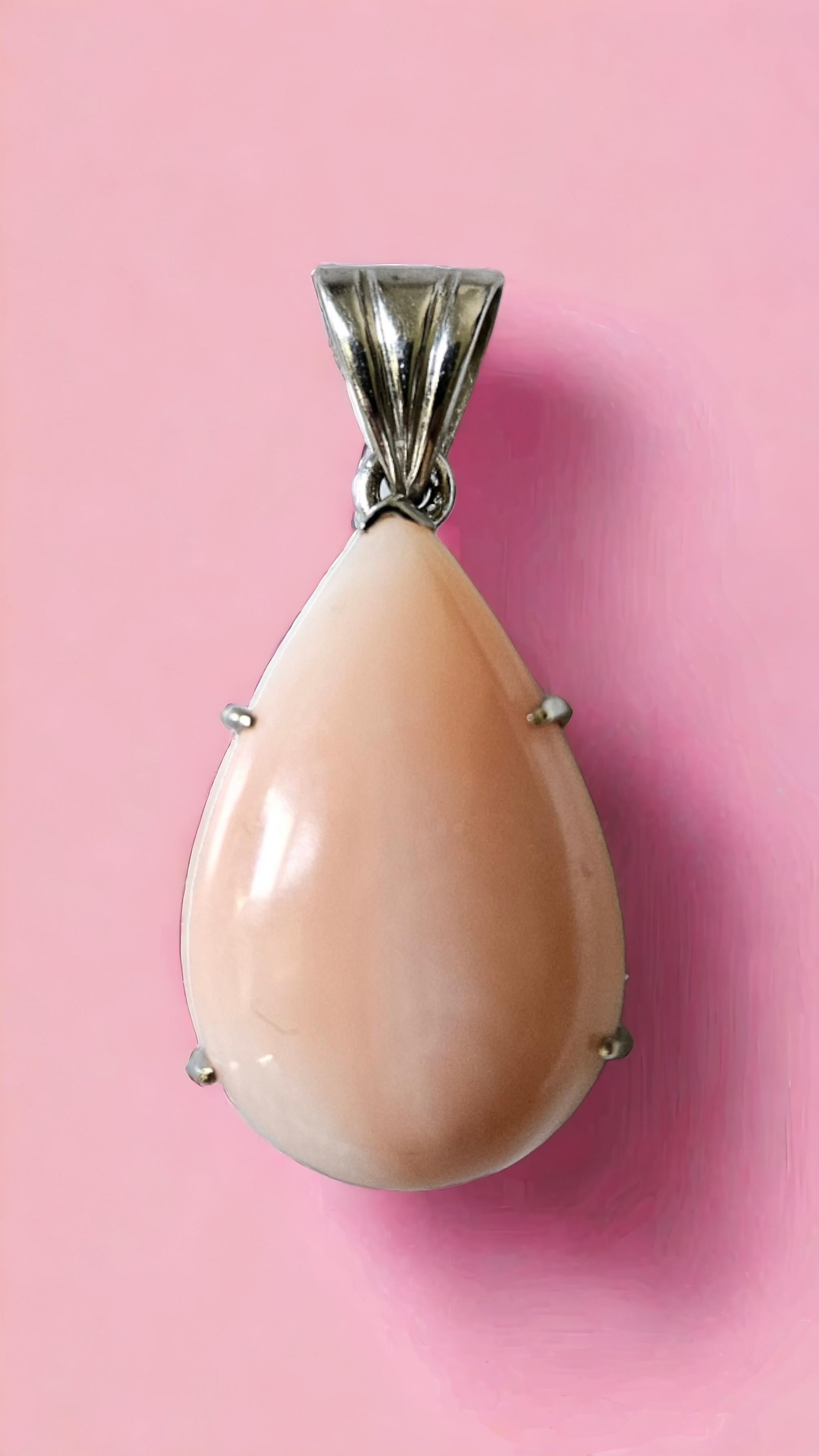 Pear Cut Natural 26.15 CT Orange Pink Coral Pendant in 18k Gold Certified For Sale