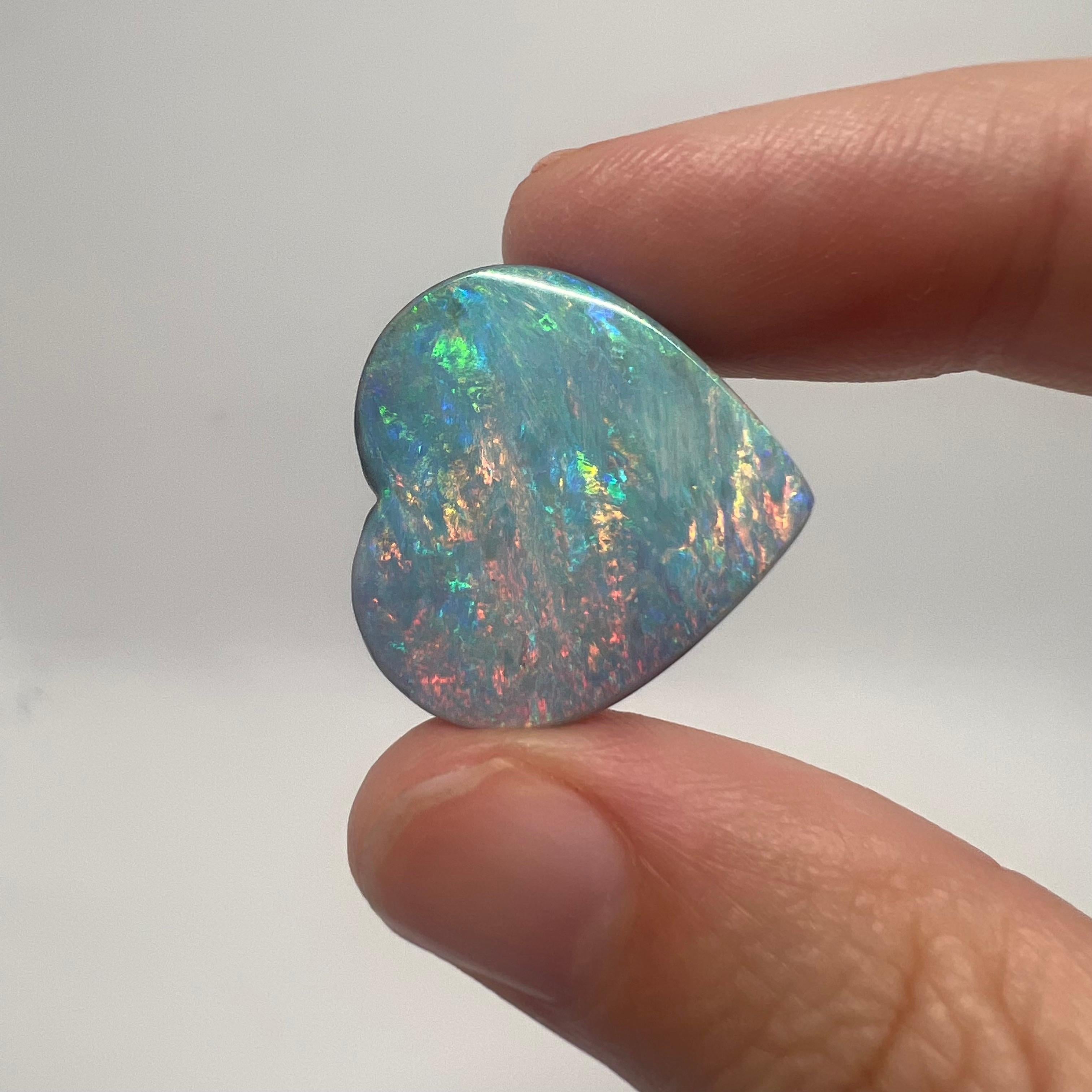 Opale de roche australienne en forme de cœur arc-en-ciel naturel 26,16 carats Neuf - En vente à BELCONNEN, ACT