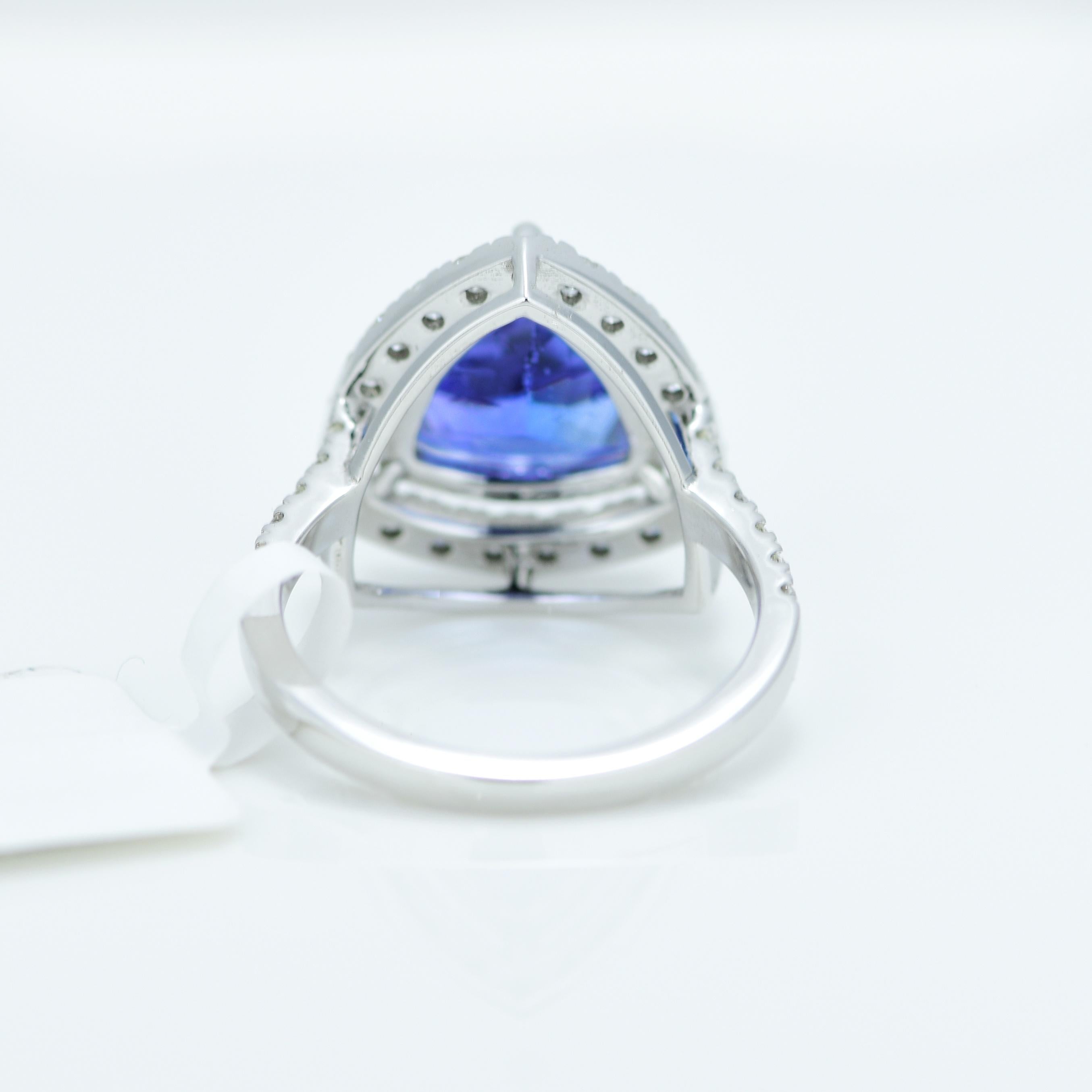 Women's Natural 2.63 Carat Tanzanite and Diamond Ring For Sale