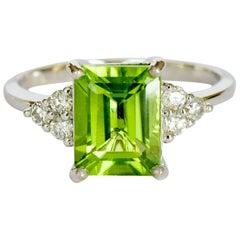 Natural 2.69 Carat Peridot VS G 6 Diamond Solid White Gold Ring