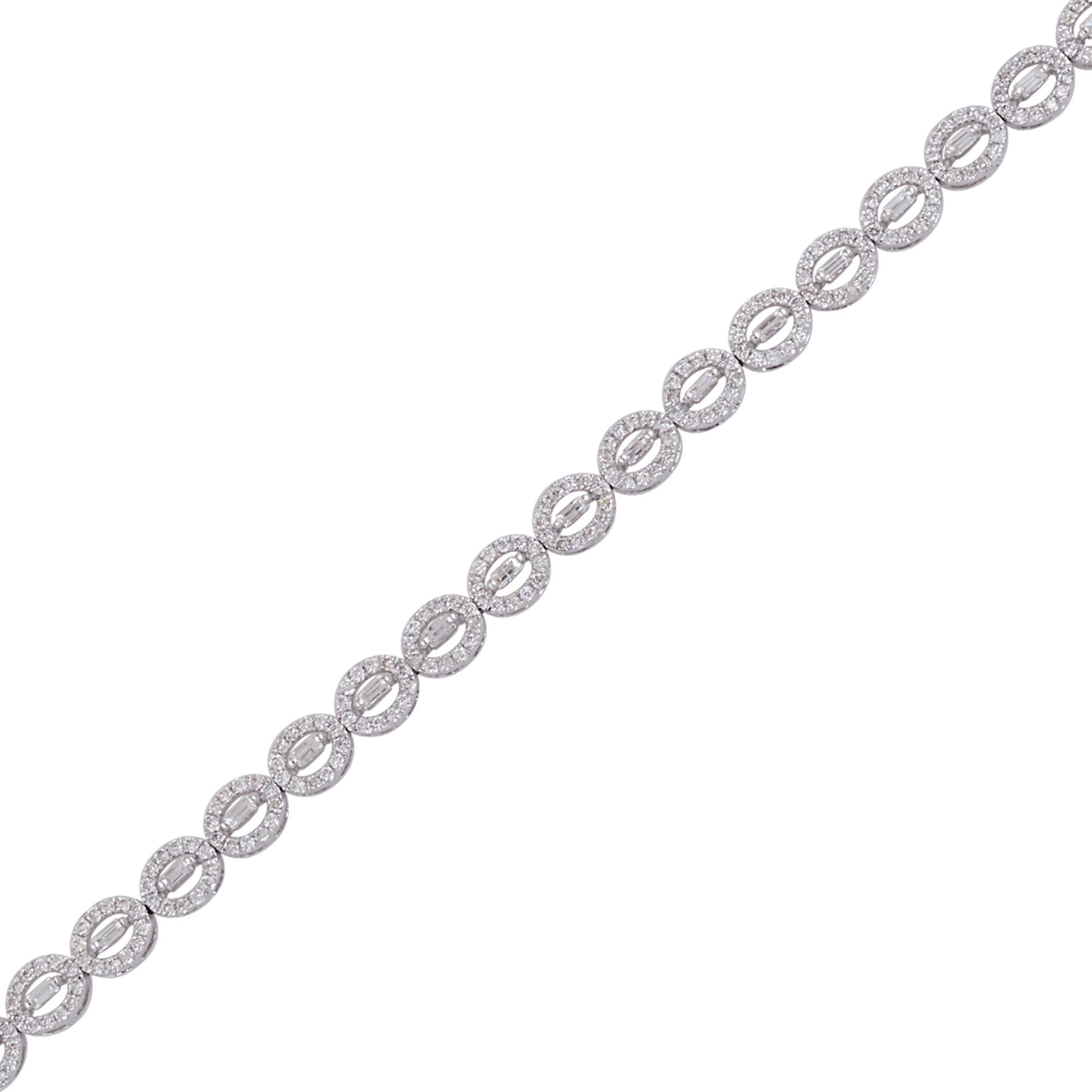 Taglio baguette Bracciale Charm ovale con diamante baguette da 2,70 carati Nature in oro bianco 14 carati in vendita