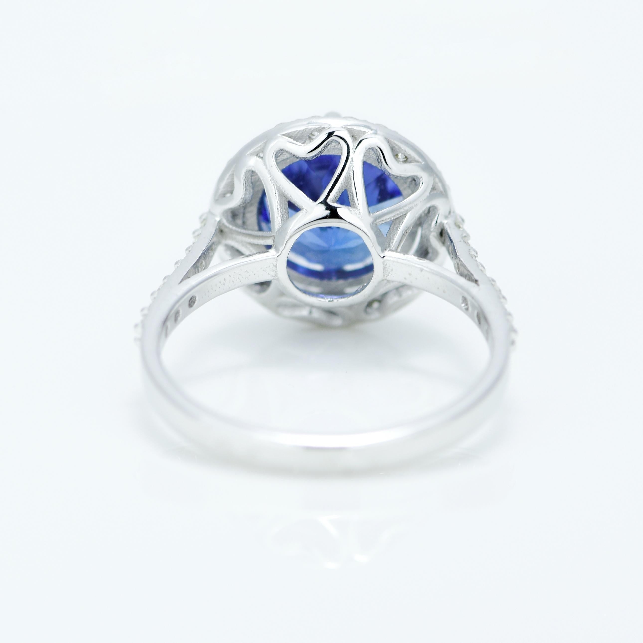 Women's Natural 2.70 Carat Tanzanite and Diamond Ring For Sale