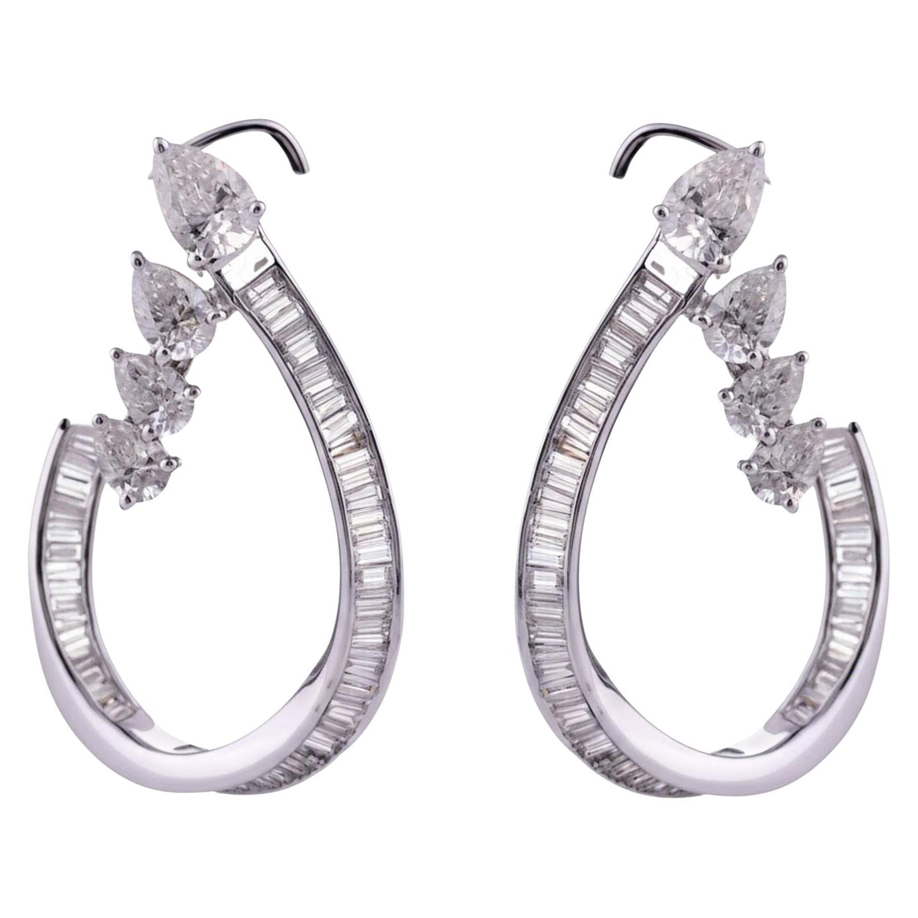Orecchini di diamanti naturali a pera baguette da 2,72 carati SI/H Oro bianco 18 carati in vendita