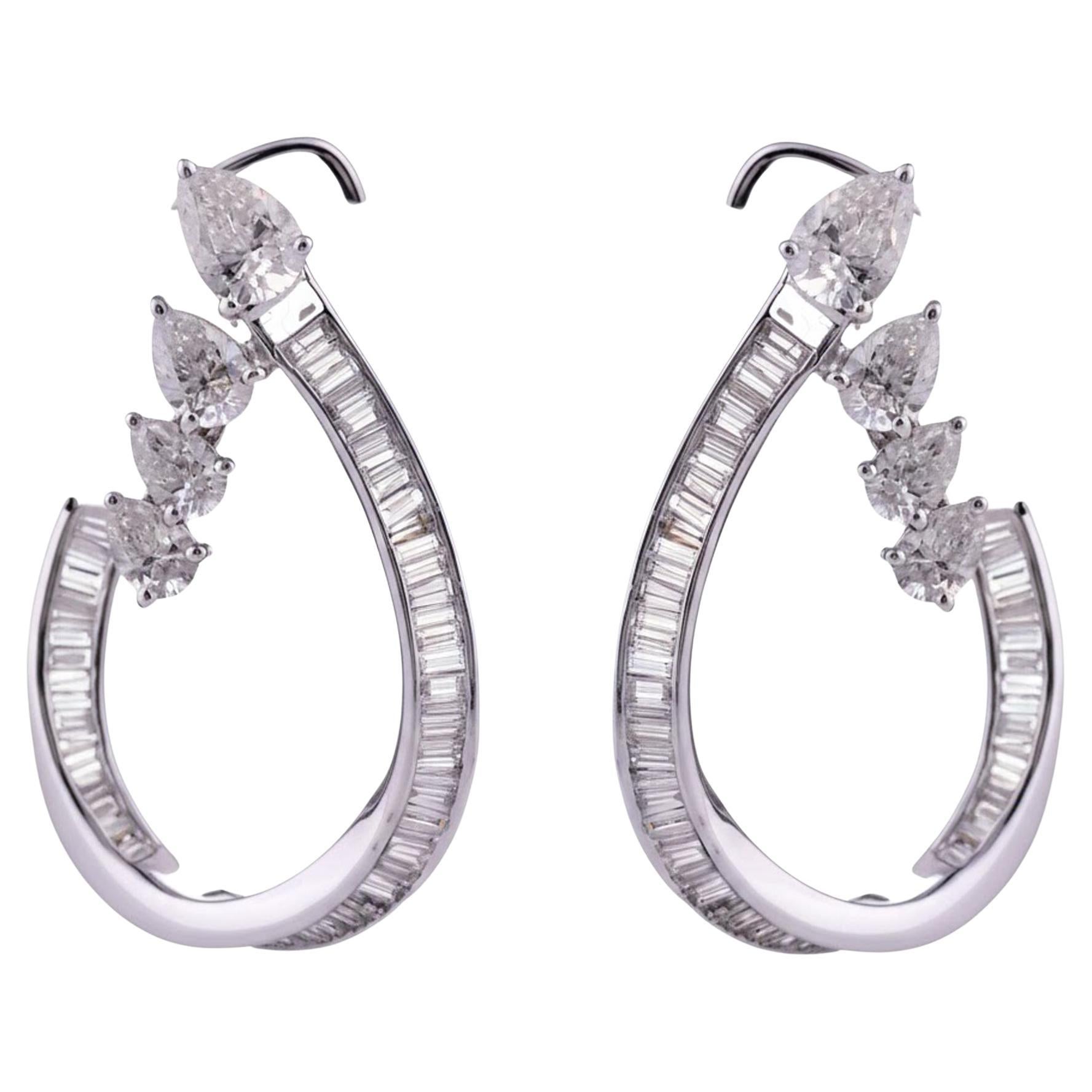 Natural 2.72 Carat SI/H Pear Baguette Diamond Earrings 18 Karat White Gold en venta