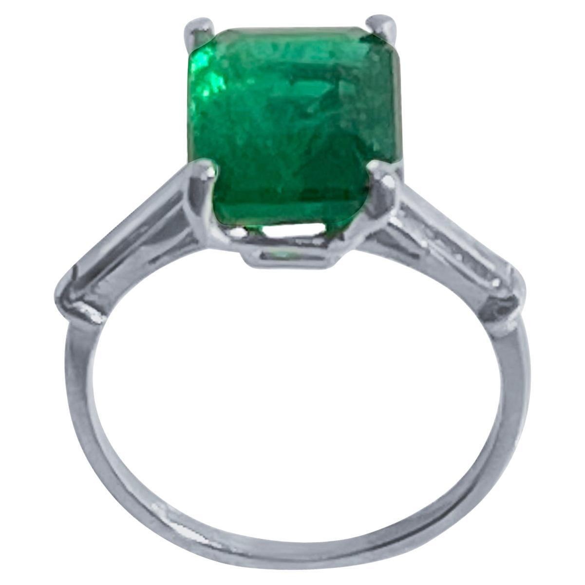 Zambian Emerald cut Emerald Ring with E/VVS Diamonds For Sale at 1stDibs
