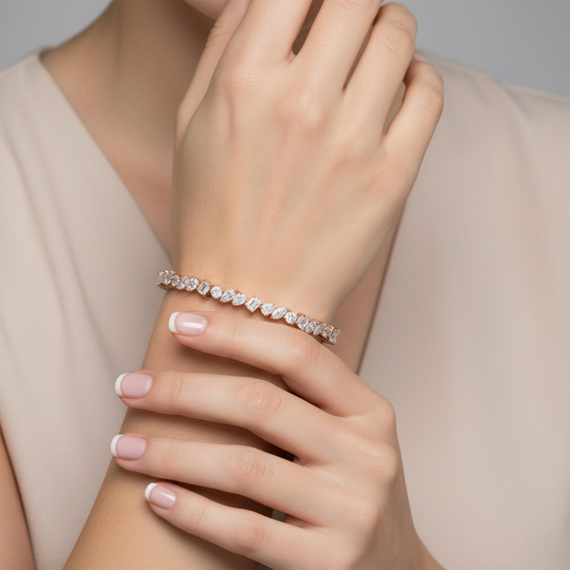 Fabriqué en or 14 carats, ce bracelet exquis est serti de 2,85 carats de diamants étincelants.

Suivez la vitrine de Spectrum Jewels pour découvrir la dernière collection et les pièces exclusives. Spectrum Jewels est fièrement classé parmi les