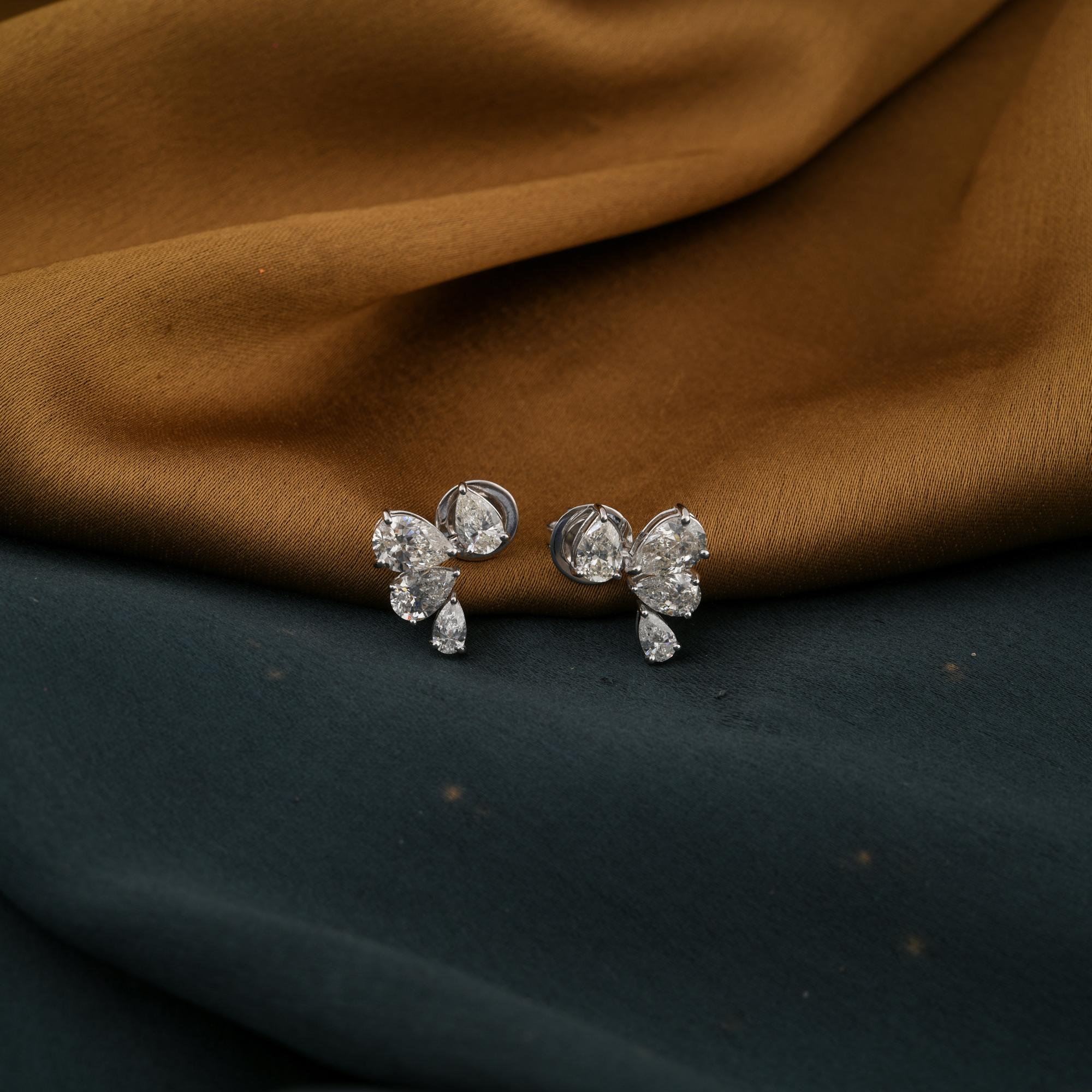 Natural 2.88 Carat Pear Diamond Earrings 18 Karat White Gold Handmade Jewelry In New Condition For Sale In Diera, Dubai