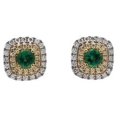 Natürlicher runder Smaragd und weißer Diamant .91 Karat TW Gold-Ohrstecker