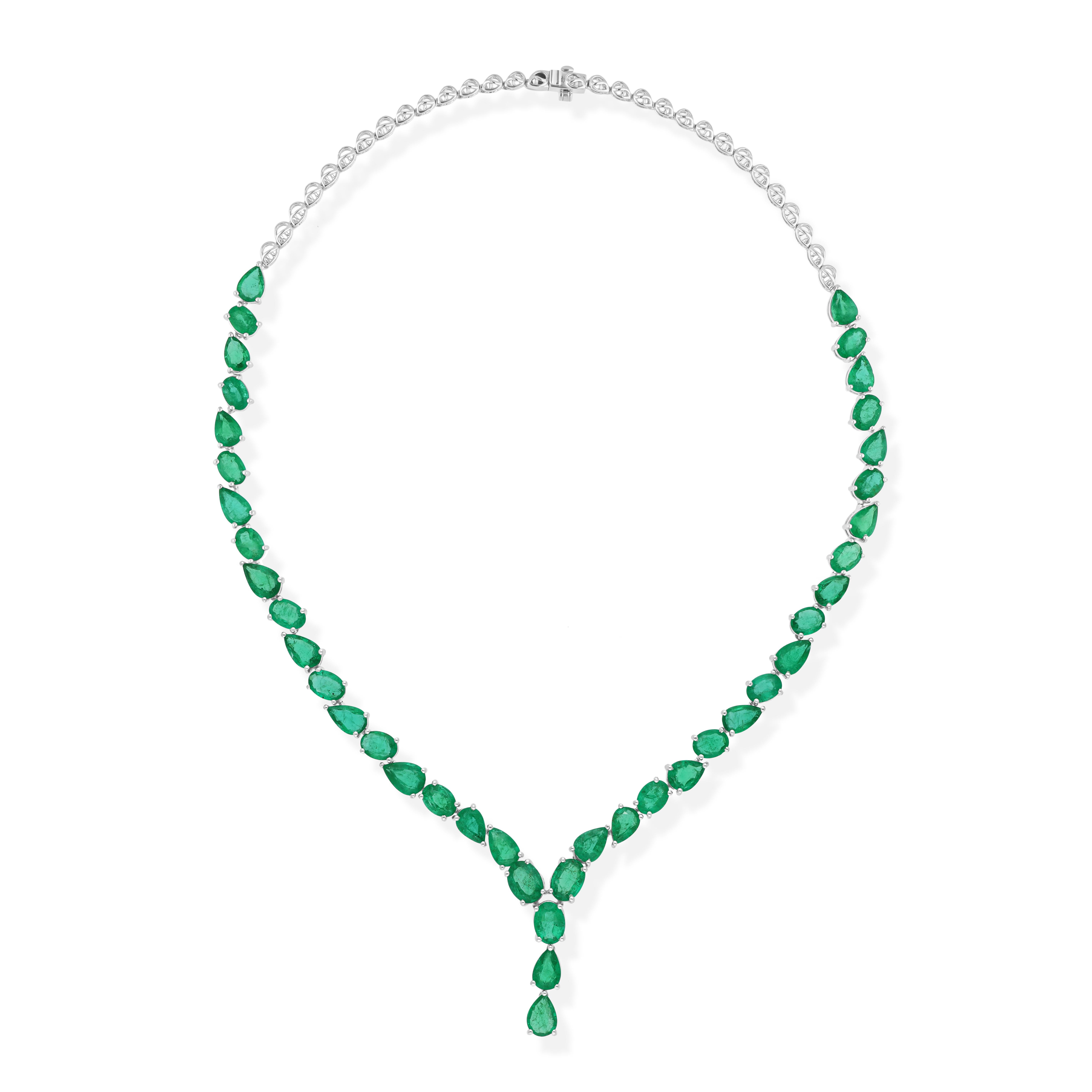Natürlicher 29,06 Karat Smaragd mit Birnen- und Ovalschliff aus Sambia 14 Karat Weißgold Halskette Damen im Angebot