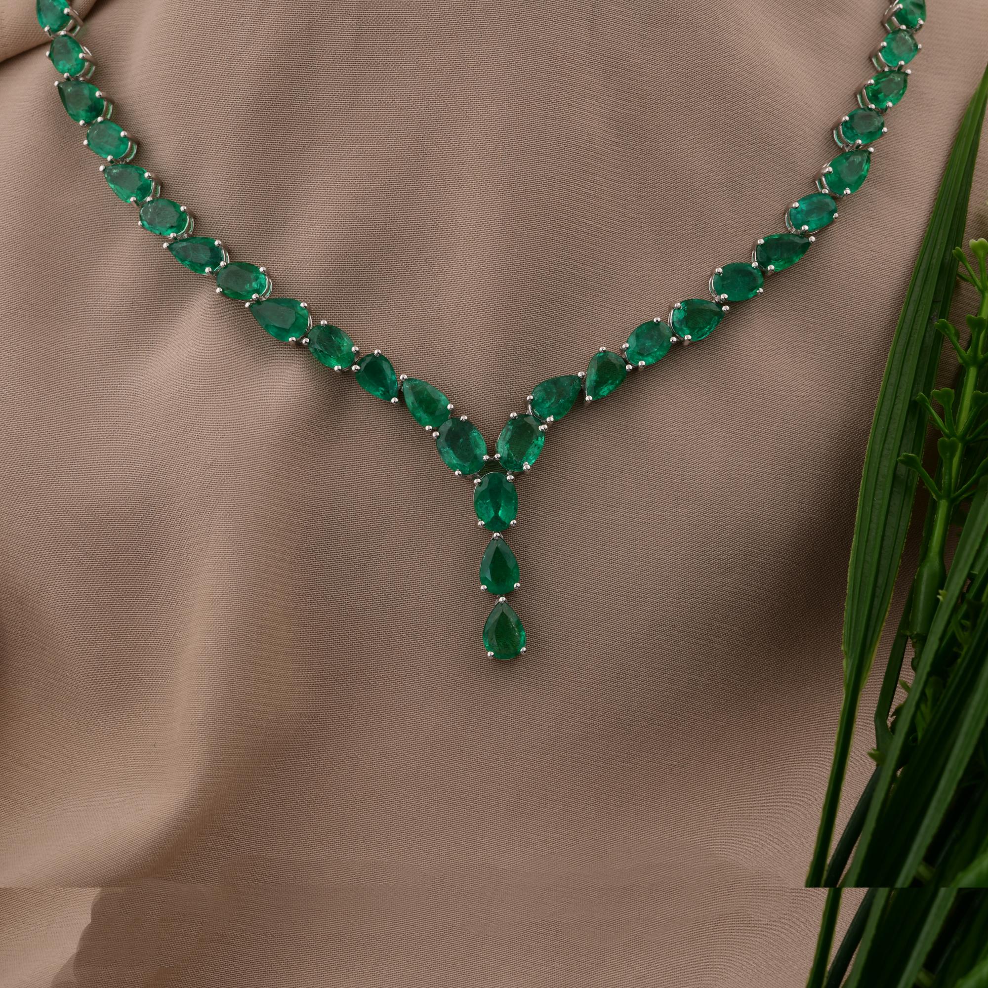 Natürlicher 29,06 Karat Smaragd mit Birnen- und Ovalschliff aus Sambia 18 Karat Weißgold Halskette (Gemischter Schliff) im Angebot