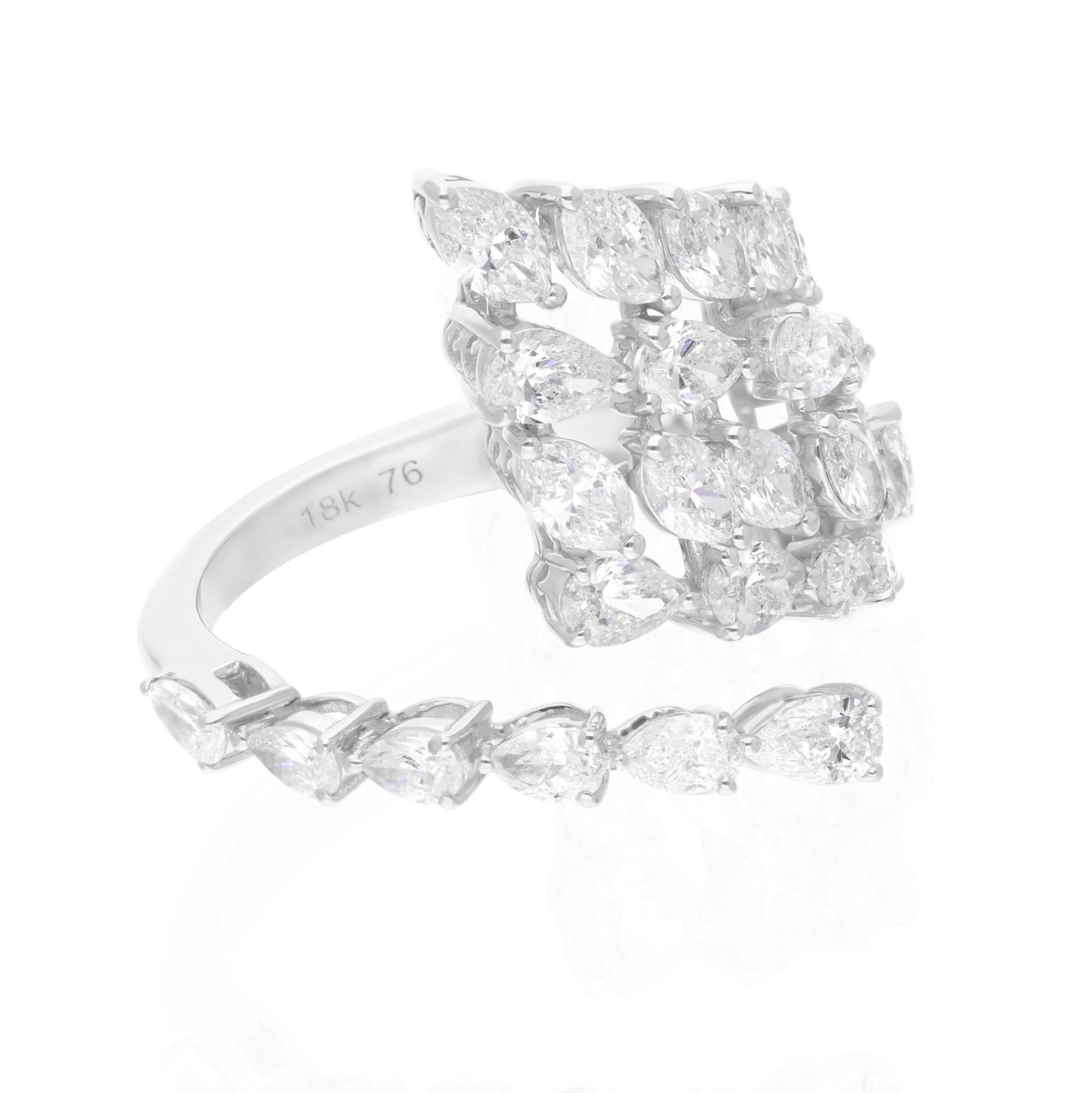 Dieser exquisite Ring ist aus 18-karätigem Gold gegossen und mit 2,95 Karat funkelnden Diamanten besetzt.

Der Ring hat die Größe 7 und kann auf Anfrage größer oder kleiner gemacht werden. FOLLOW SPECTRUM JEWELS Storefront, um die neueste
