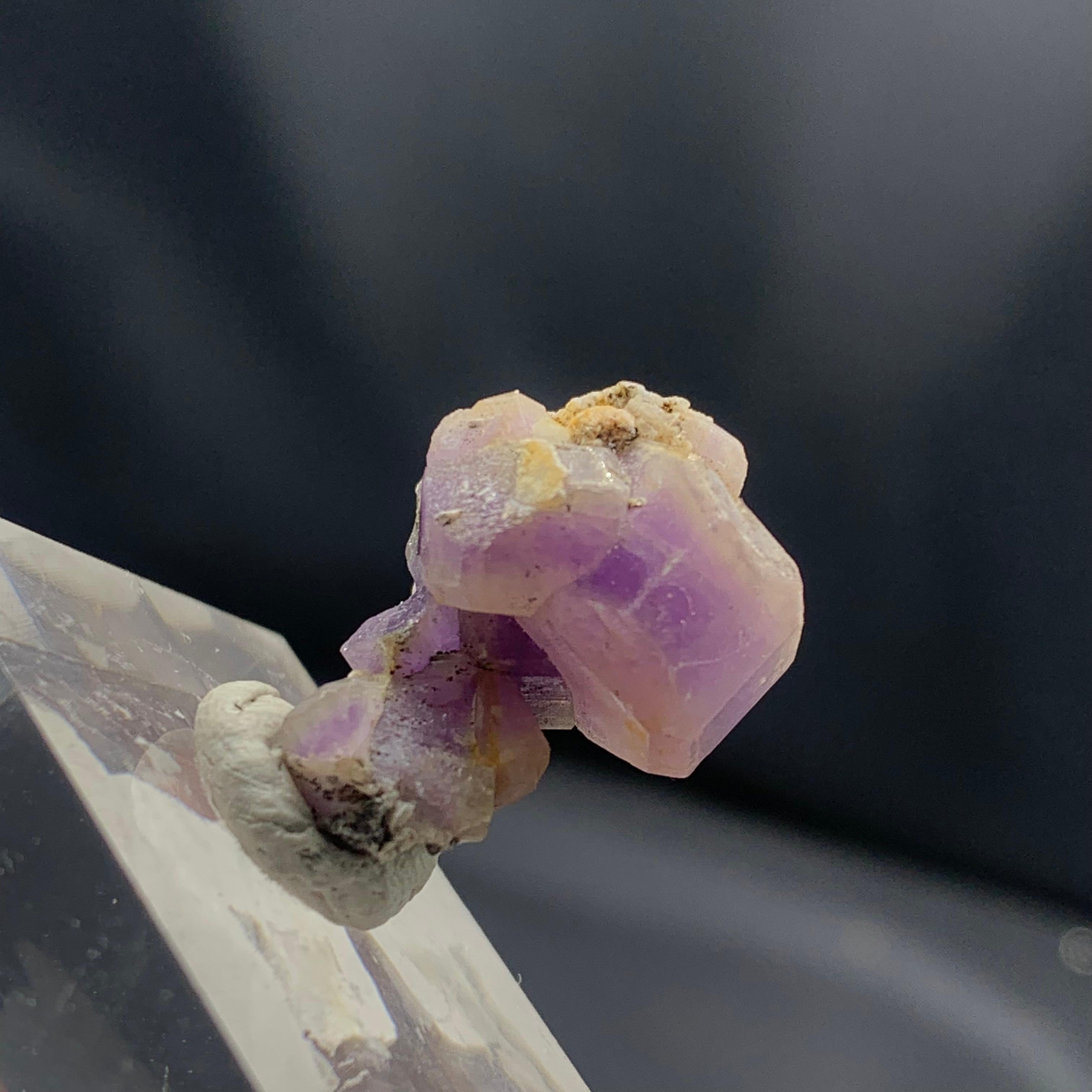 Specimen naturale da 29,70 grammi di grappolo di appetito viola dal Pakistan In condizioni buone in vendita a Peshawar, PK