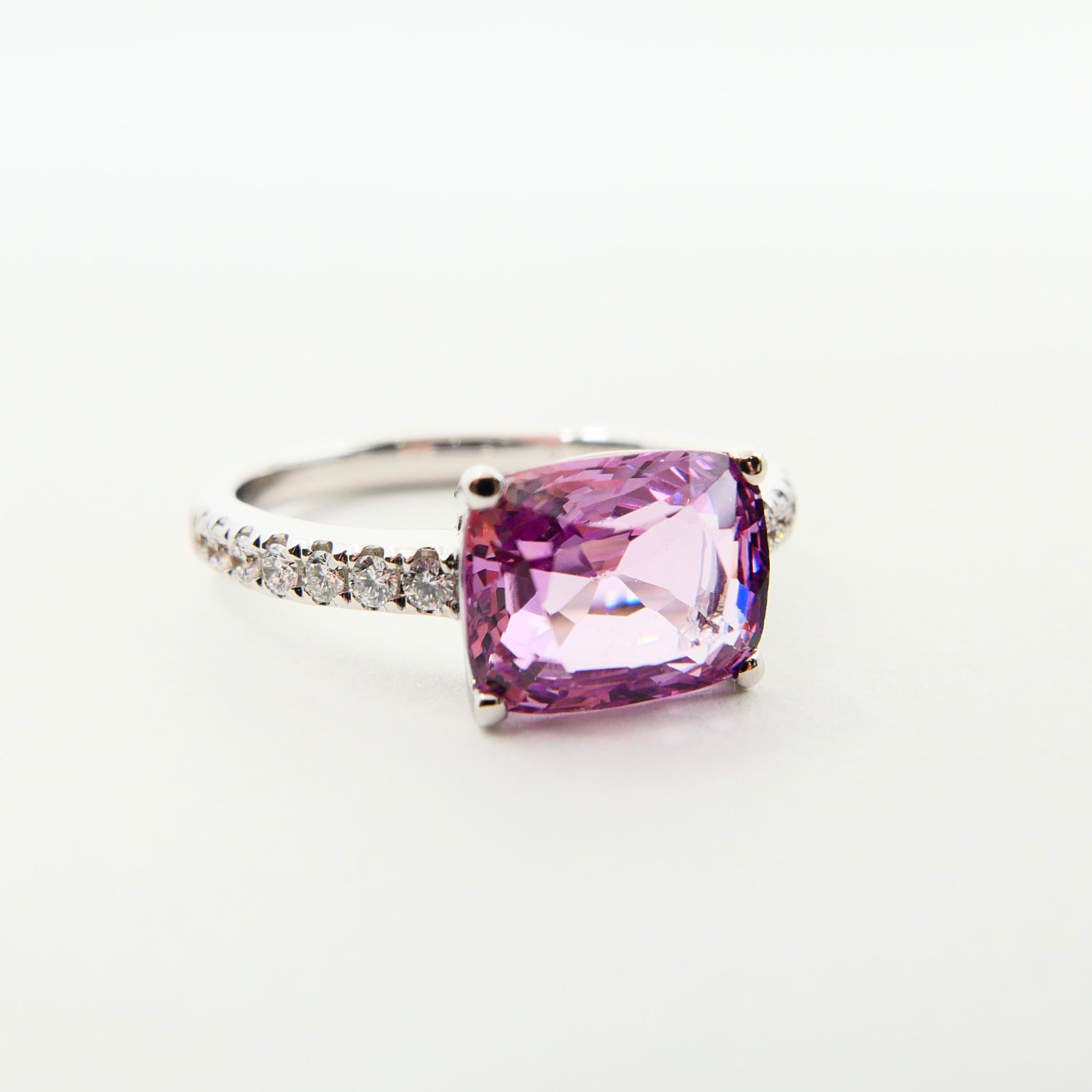 Natural 2.99 Carat Pink Spinel and Diamond Cocktail Ring Set in 18 Karat Gold For Sale 7