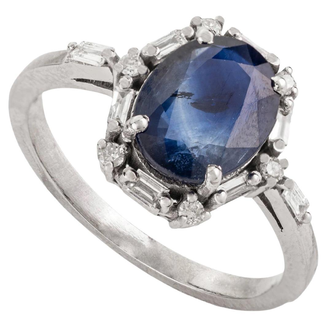Anillo de compromiso con halo de diamantes y zafiro azul ovalado natural de 2 quilates en oro blanco de 14 quilates