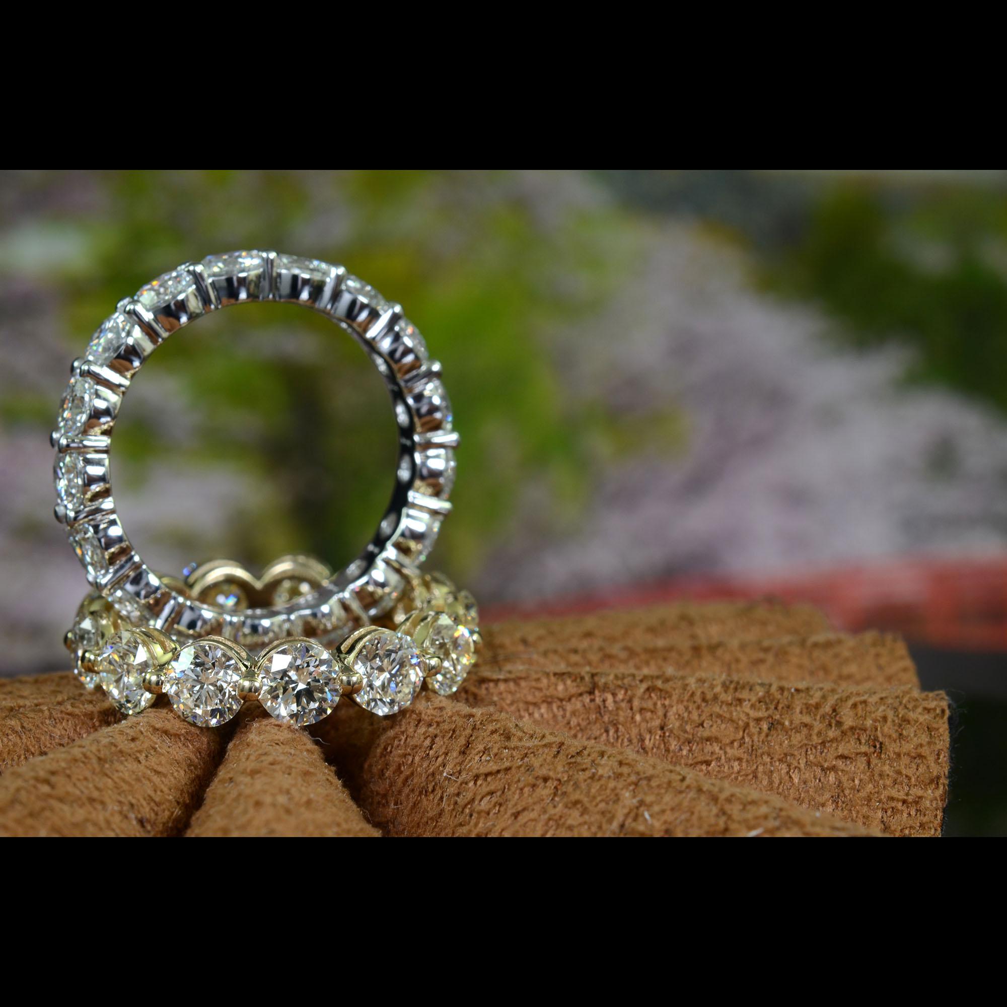 Women's or Men's Natural 3 Carat Diamond Eternity Ring F-G Color VS Clarity 18k Gold For Sale