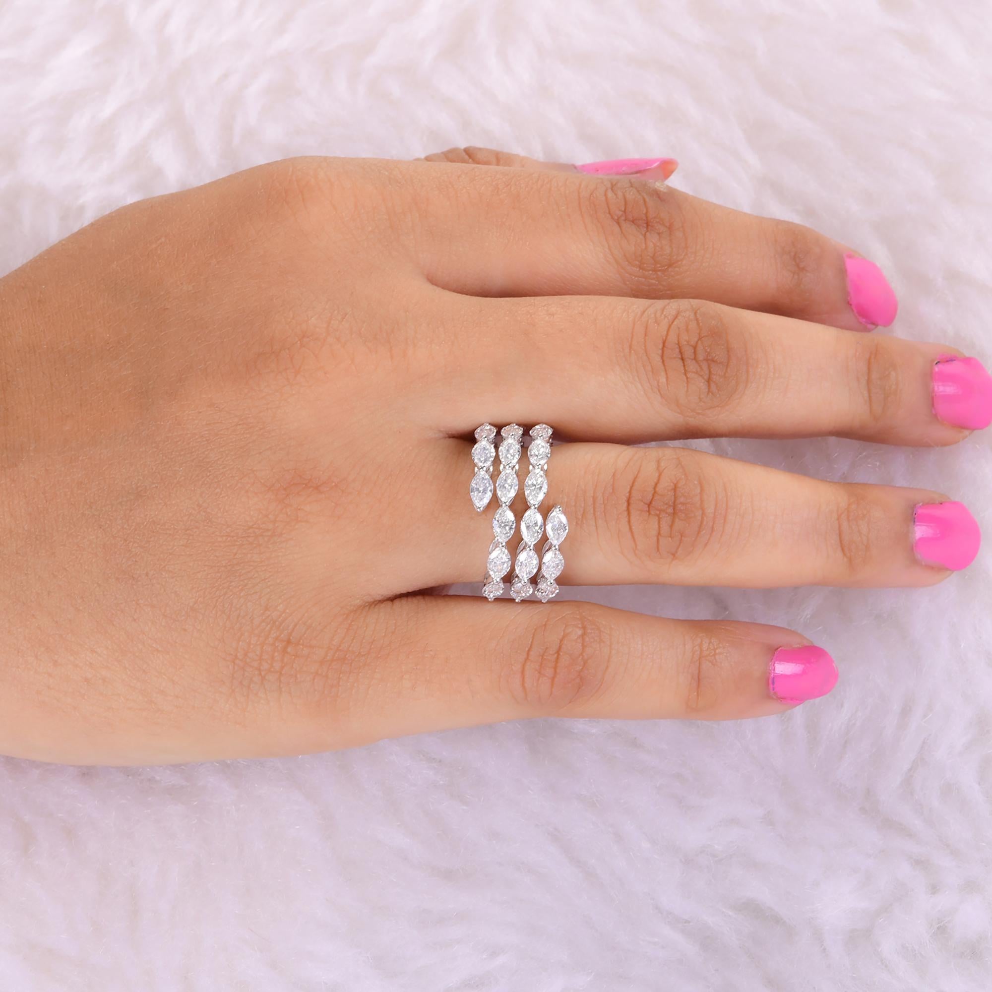 Natural 3 Carat Marquise Shape Diamond Spiral Ring 18 Karat White Gold Jewelry In New Condition For Sale In Diera, Dubai